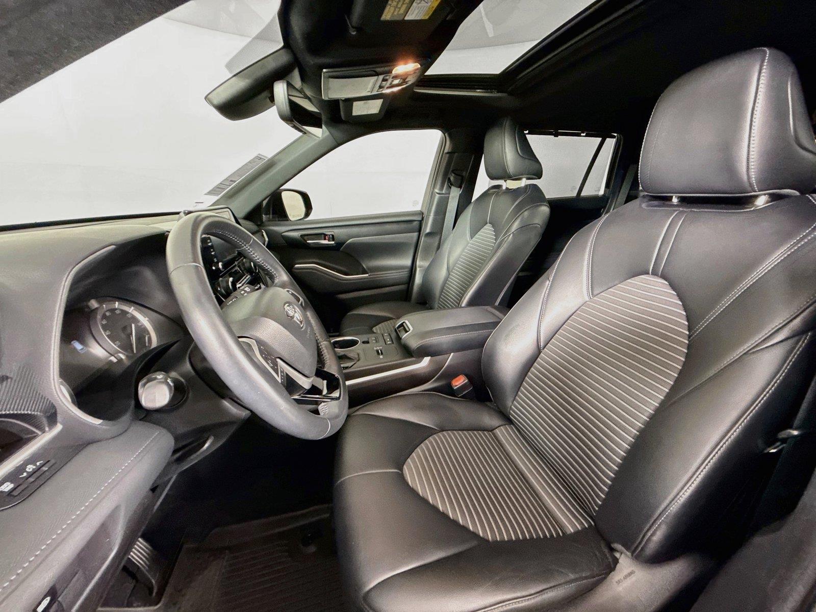 2022 Toyota Highlander XSE photo 2