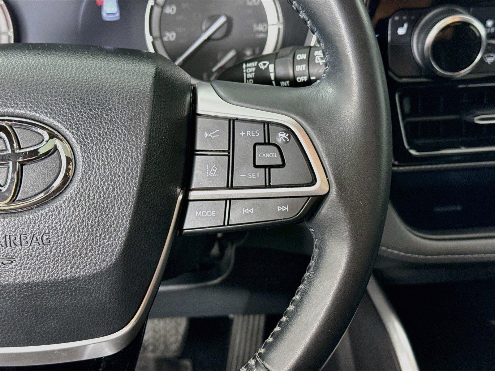 2022 Toyota Highlander XSE photo 17