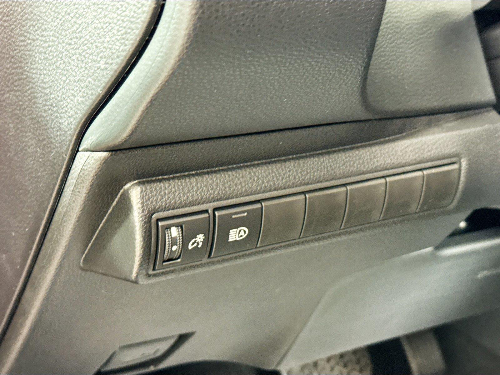2026 Toyota Corolla SE photo 17