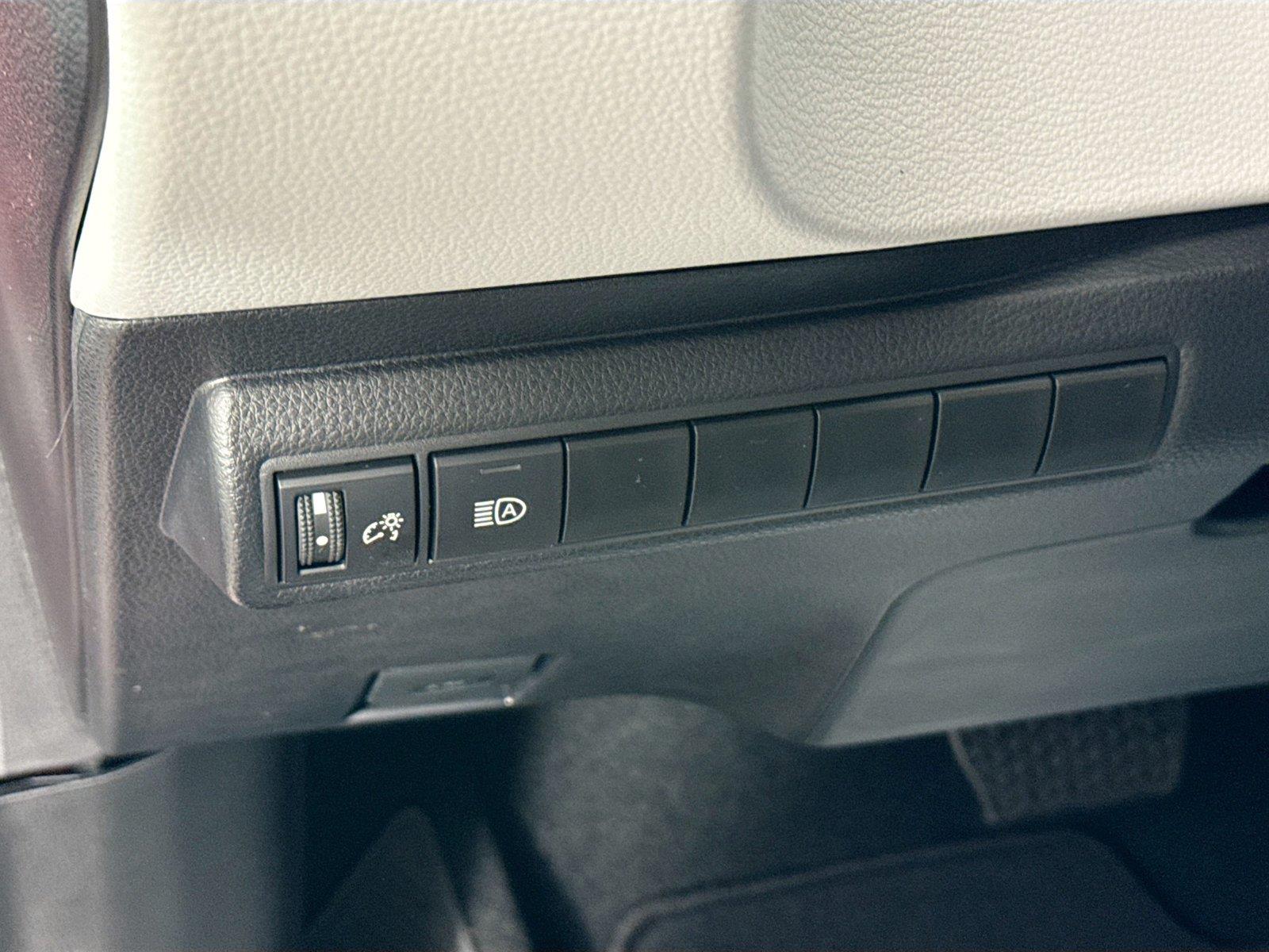 2026 Toyota Corolla SE photo 13