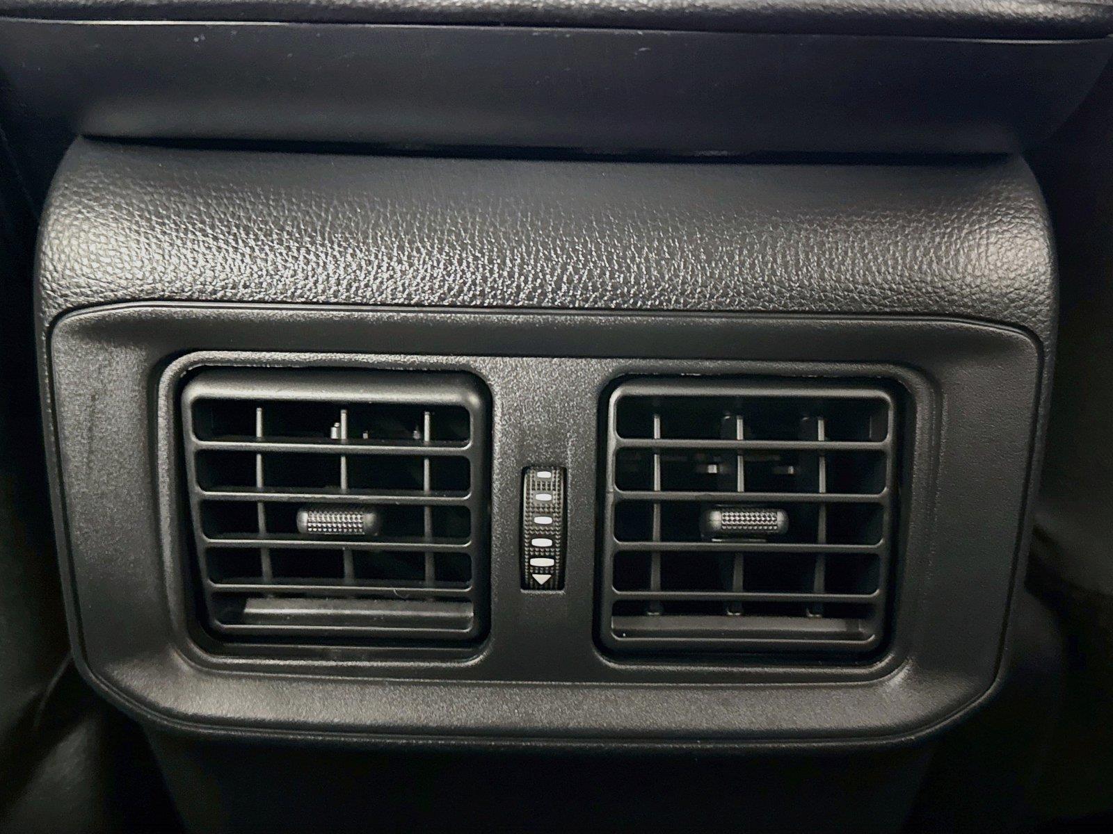 2025 Toyota RAV4 XLE photo 33