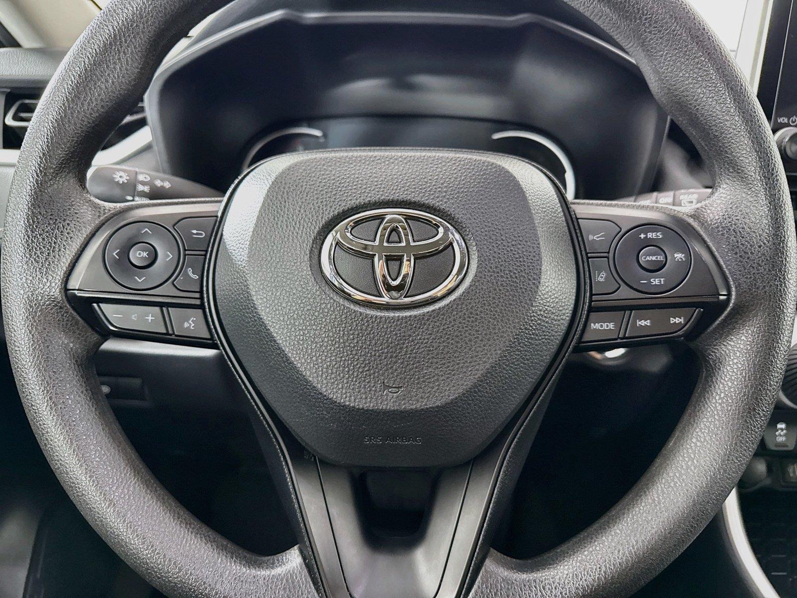 2025 Toyota RAV4 XLE photo 15