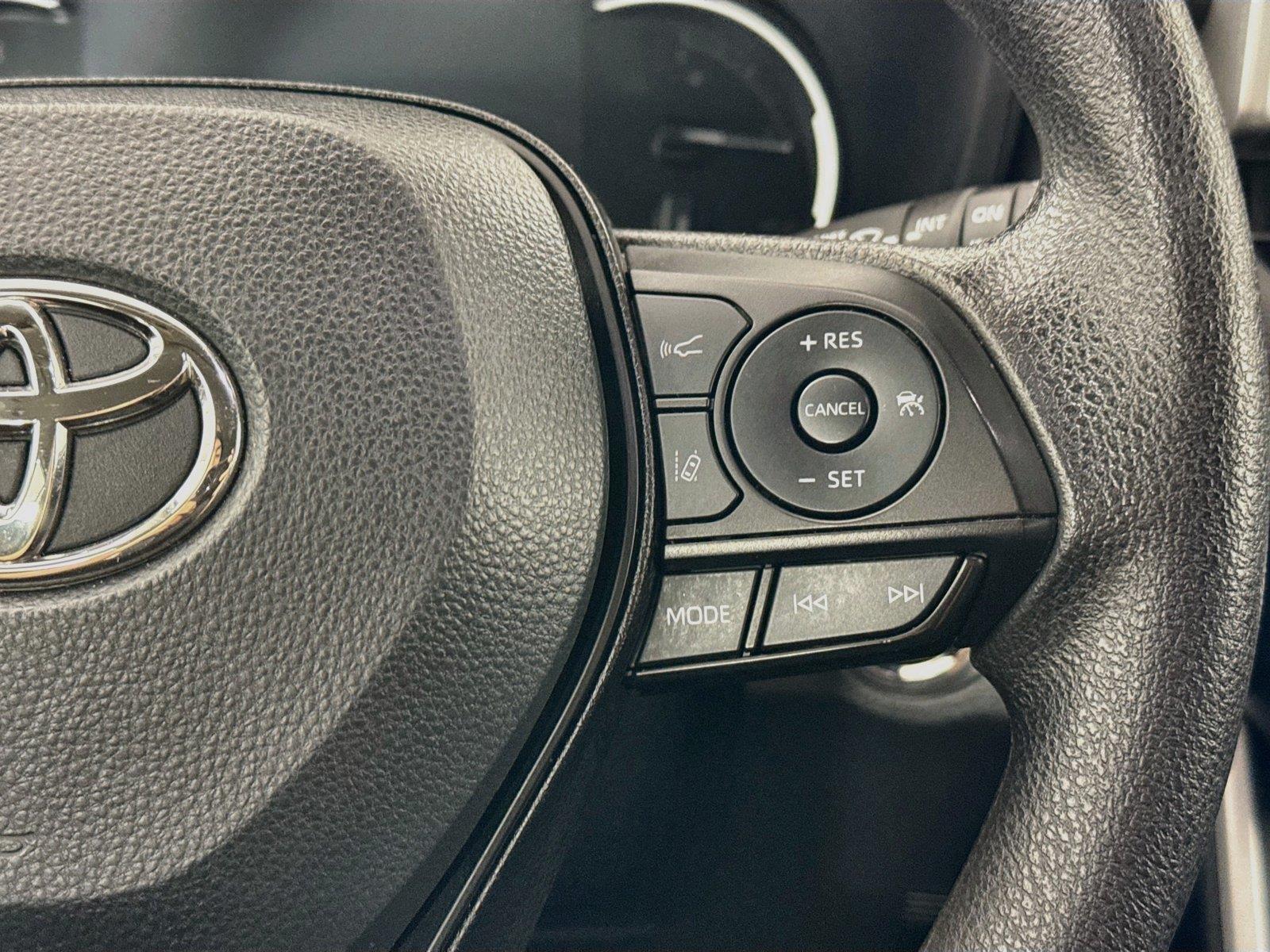 2025 Toyota RAV4 XLE photo 17