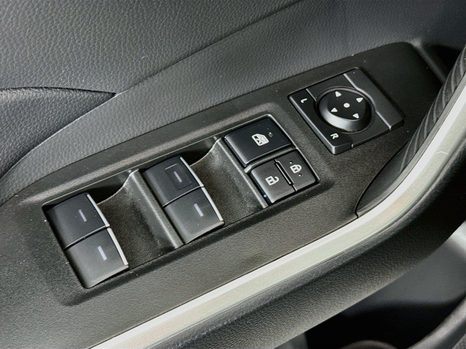 2025 Toyota RAV4 XLE photo 25
