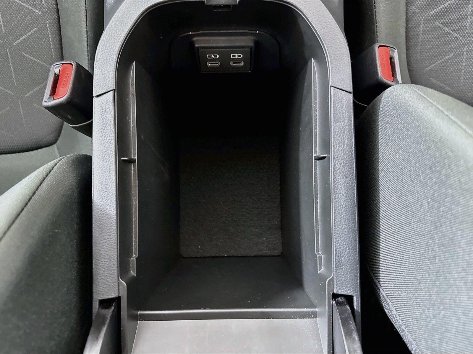 2025 Toyota RAV4 XLE photo 30