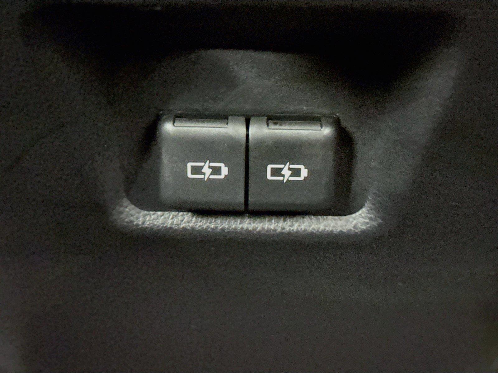 2025 Toyota RAV4 XLE photo 34