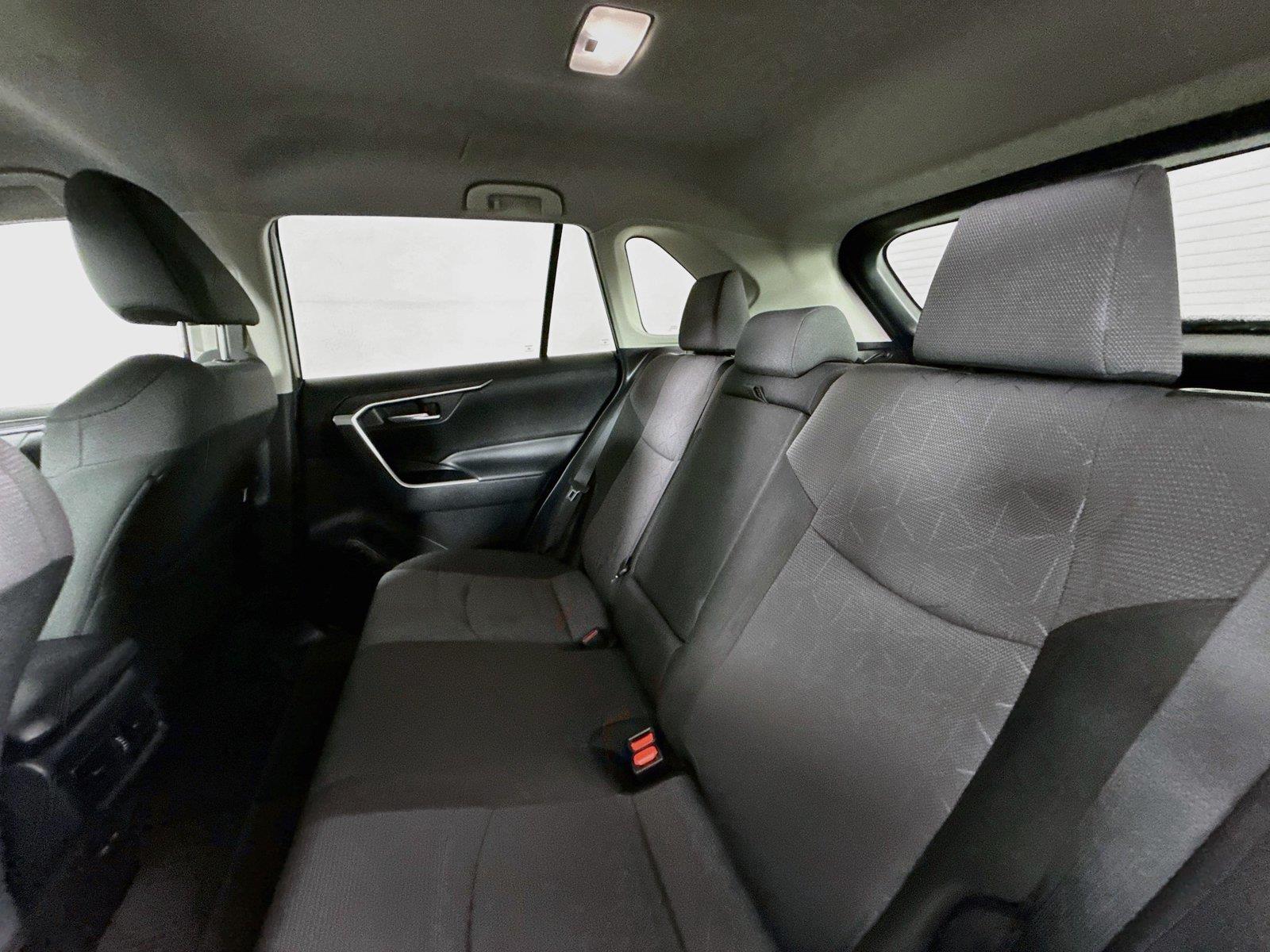 2025 Toyota RAV4 XLE photo 27
