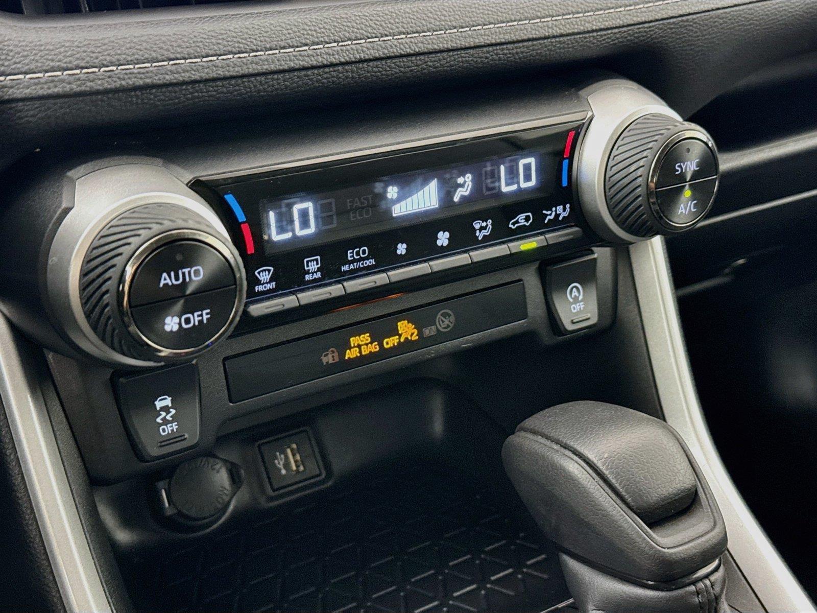 2025 Toyota RAV4 XLE photo 23