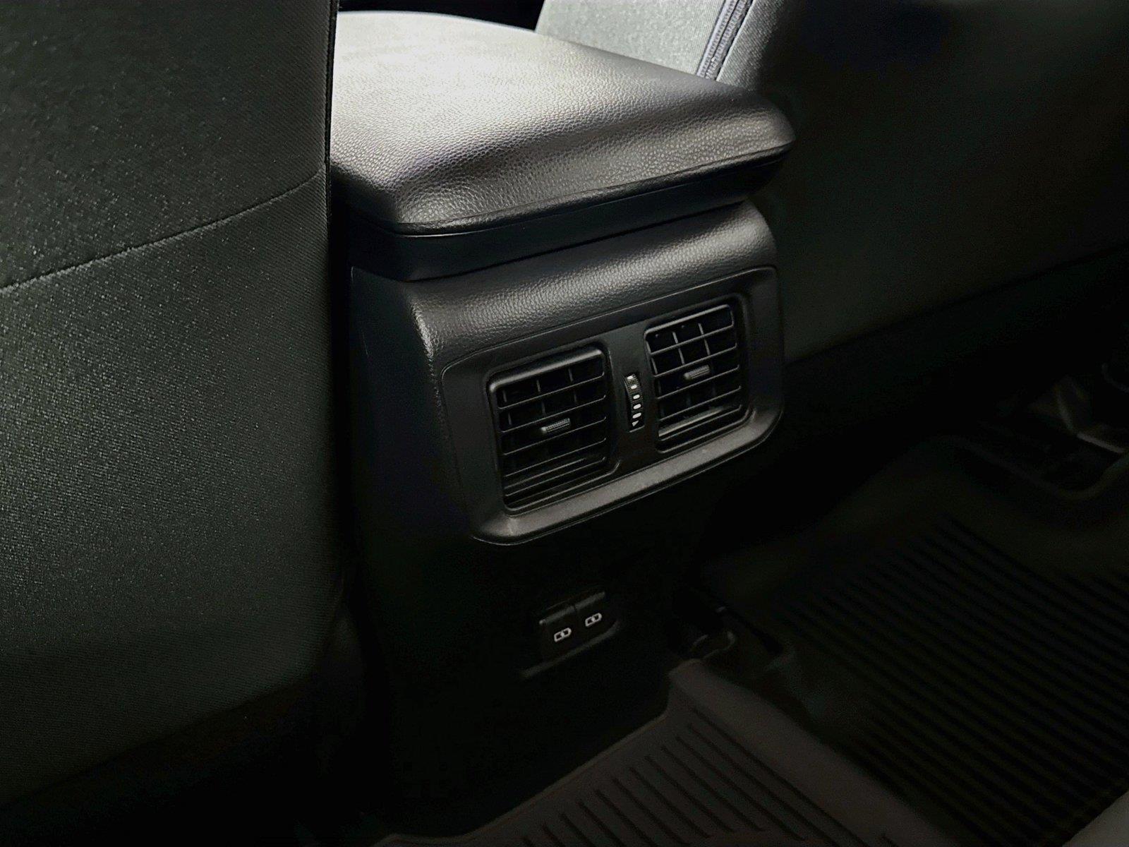 2025 Toyota RAV4 XLE photo 32