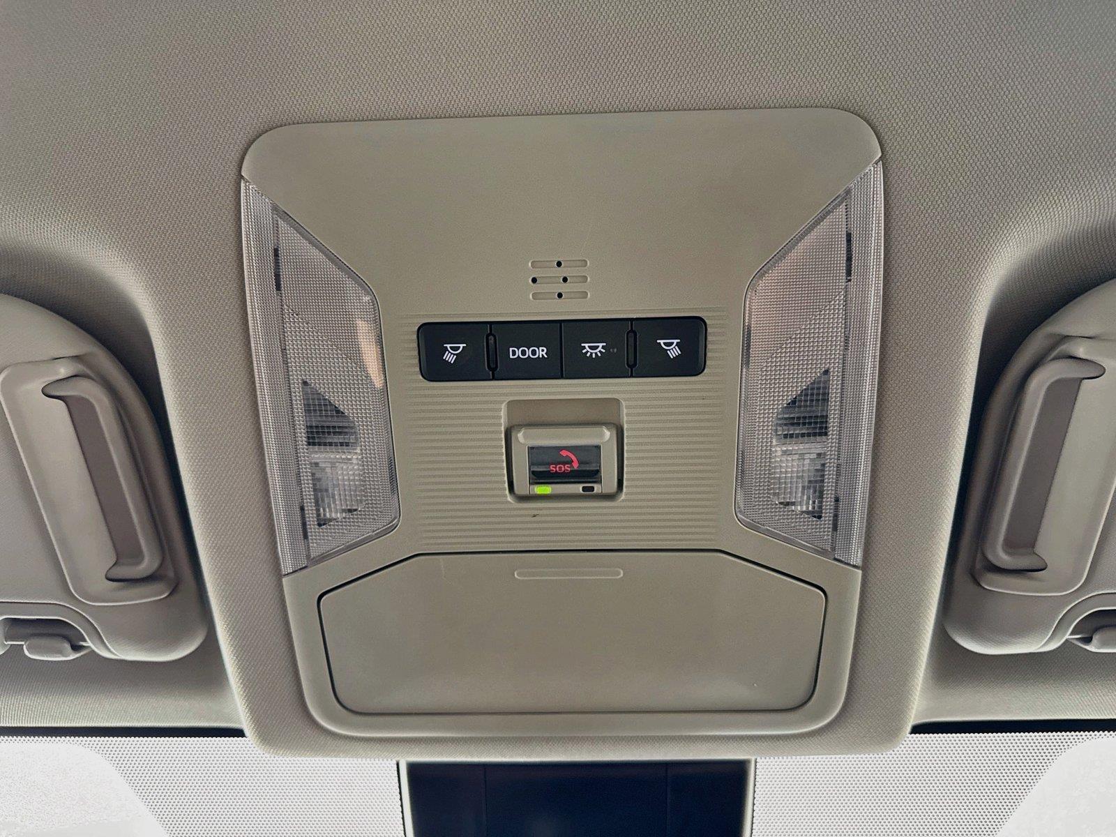 2025 Toyota RAV4 XLE photo 5