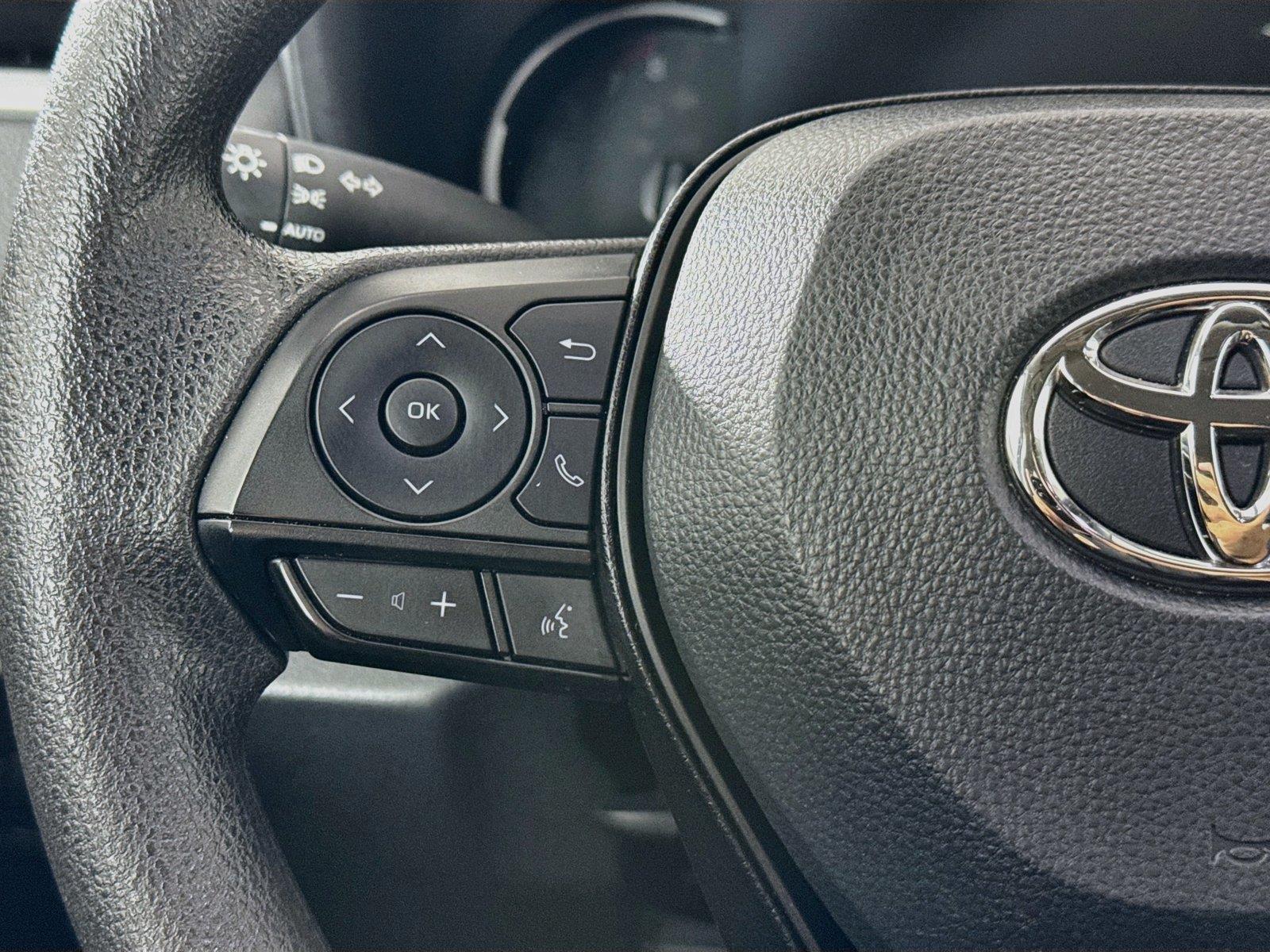2025 Toyota RAV4 XLE photo 16