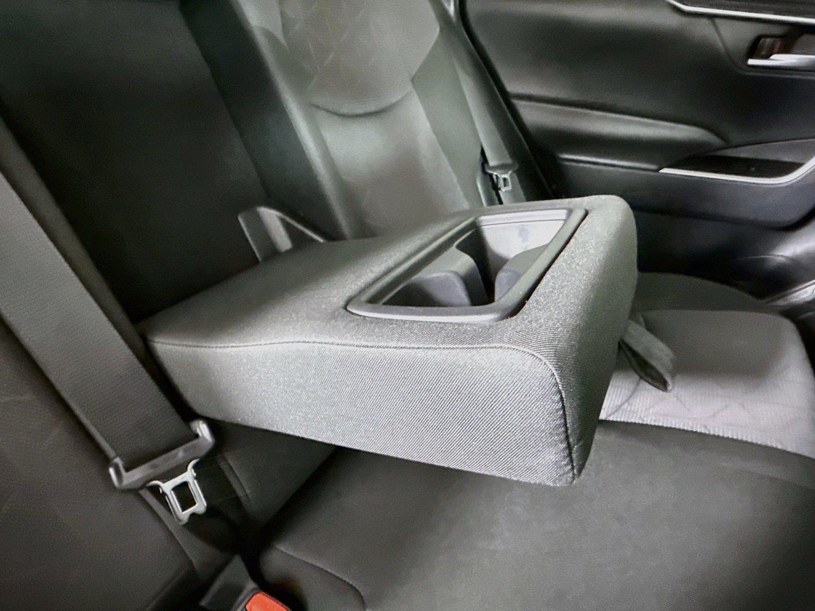 2025 Toyota RAV4 XLE photo 38