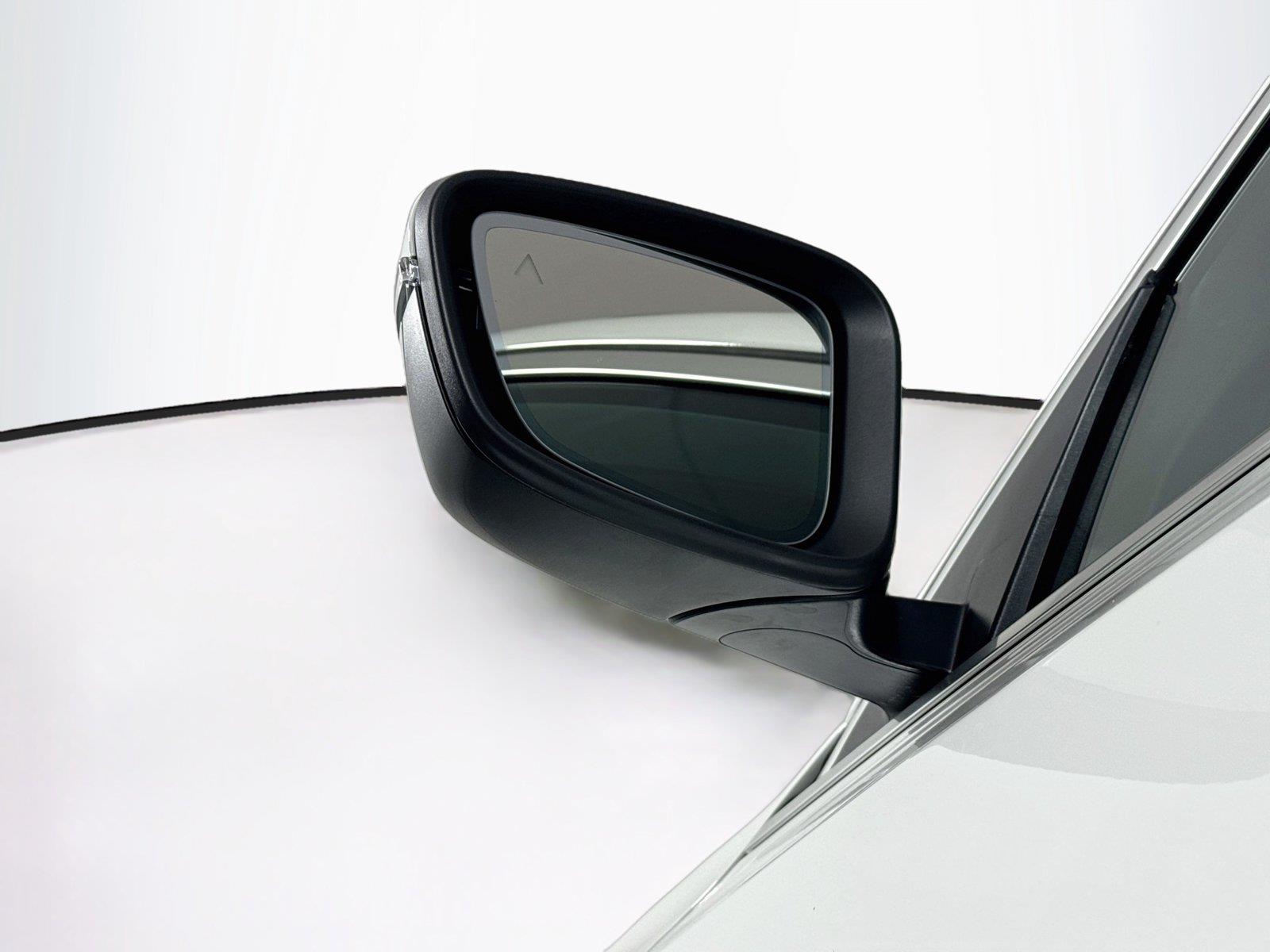 2026 BMW 3 Series 330i NA photo 4
