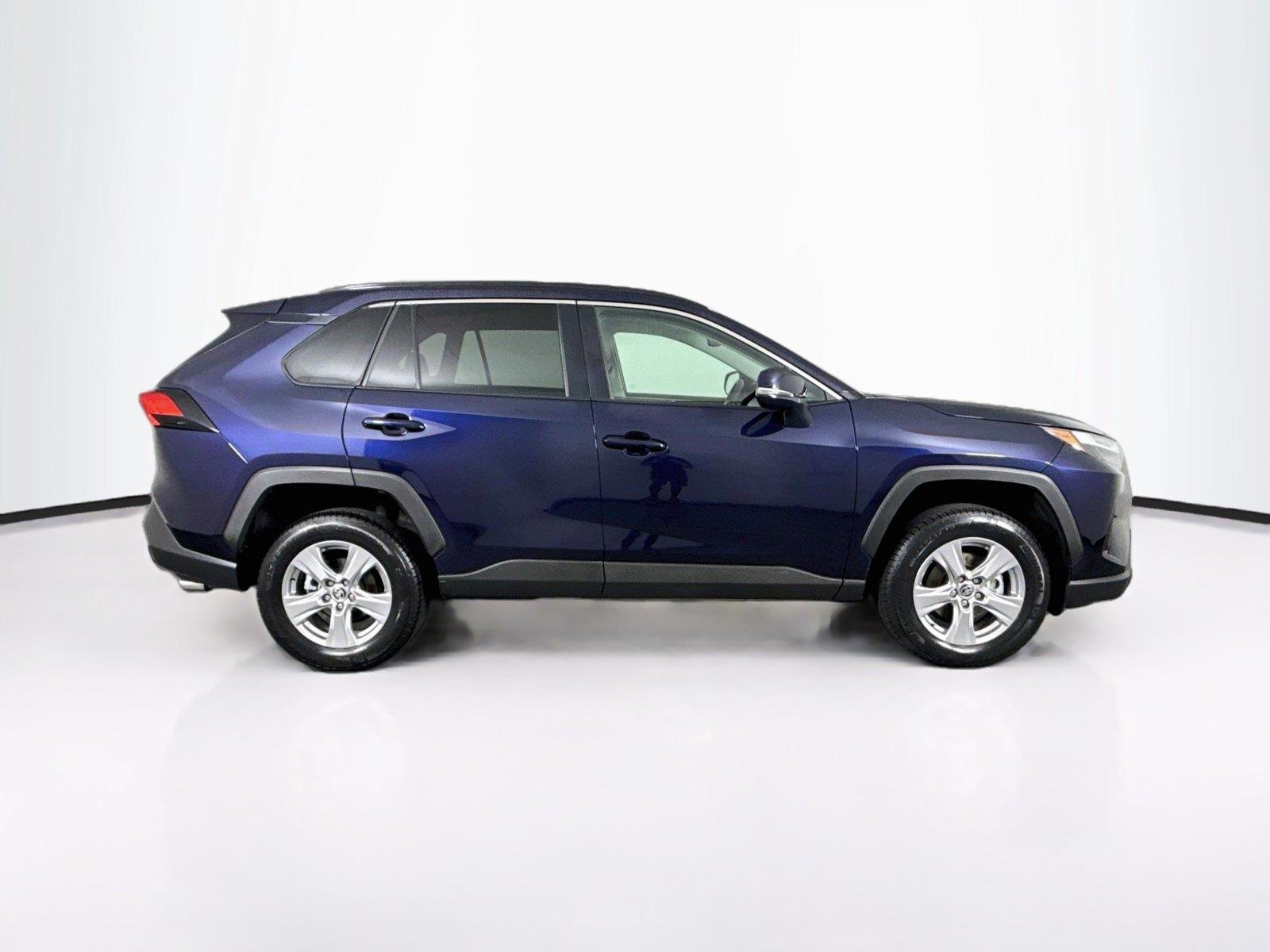 2025 Toyota RAV4 XLE photo 9