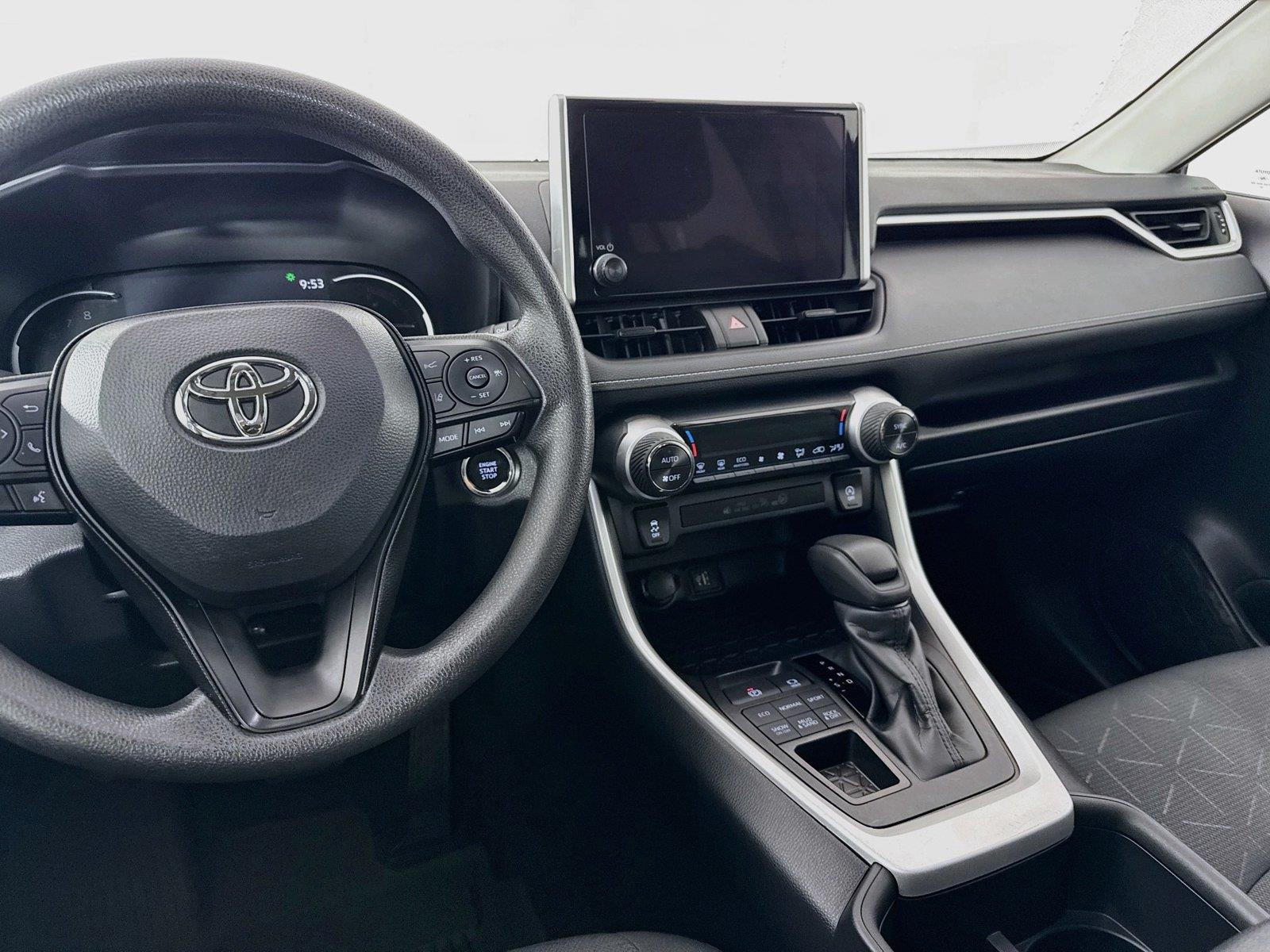2025 Toyota RAV4 XLE photo 29