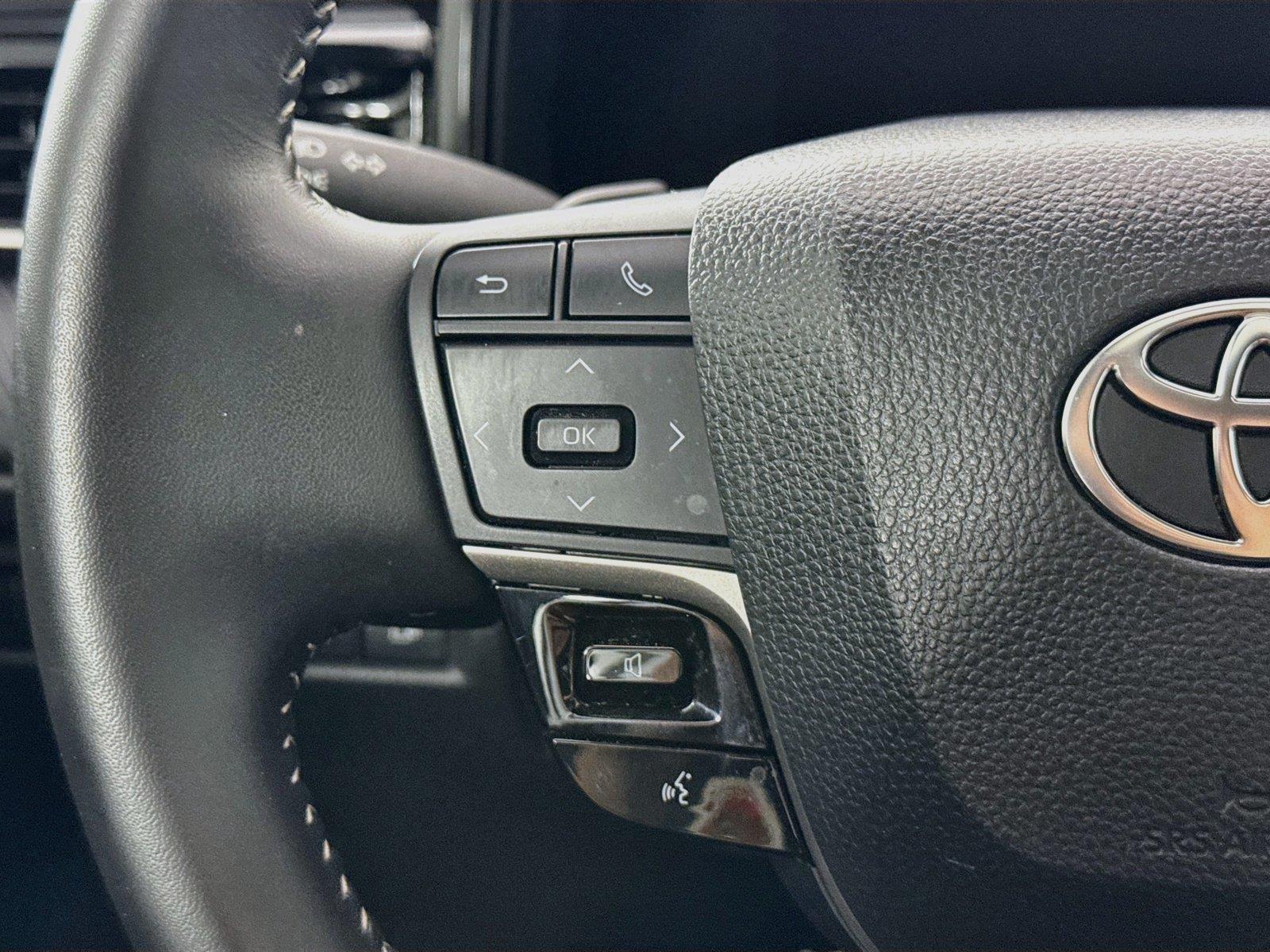 2025 Toyota Camry SE photo 16