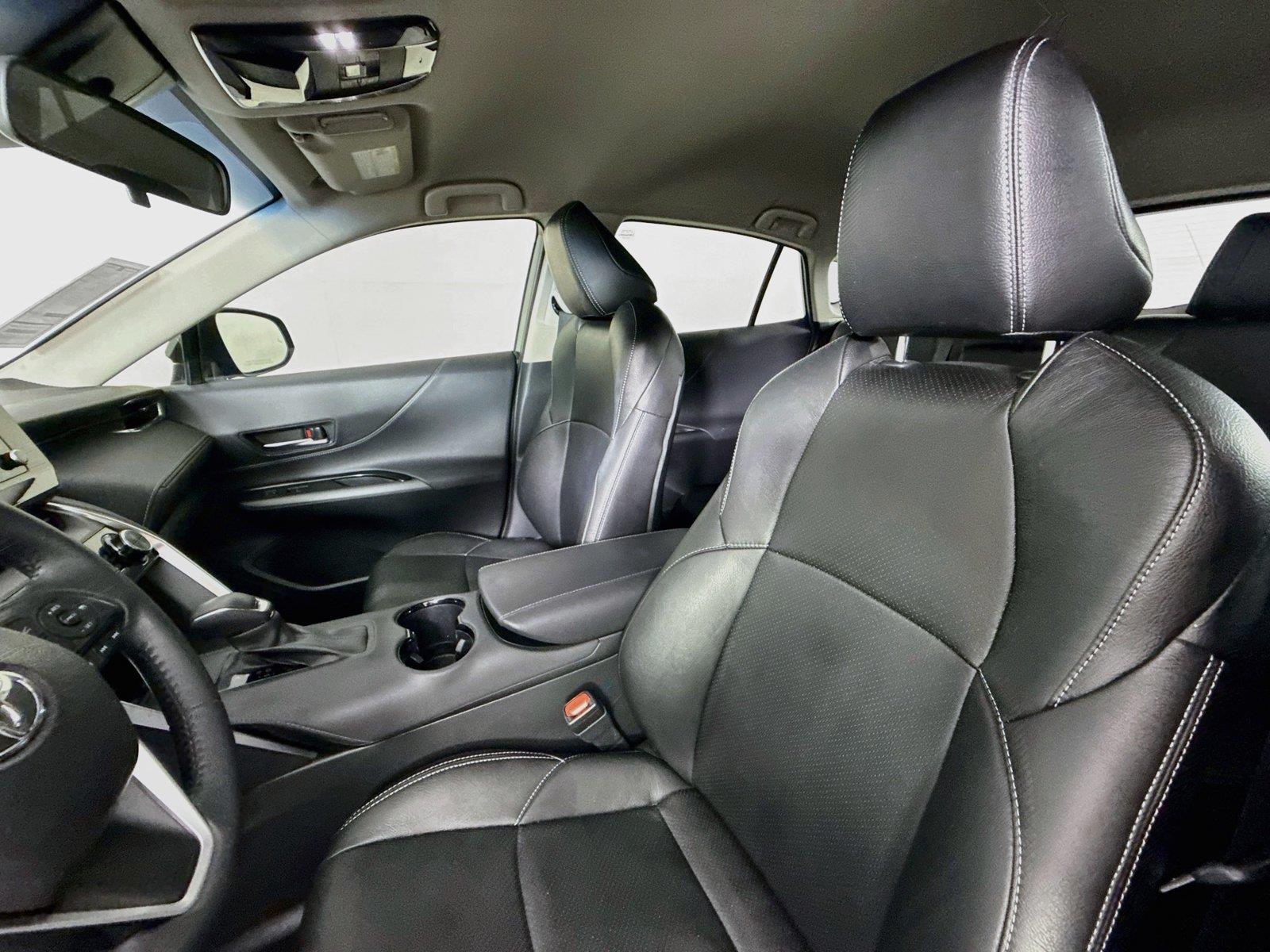 2022 Toyota Venza LE photo 2