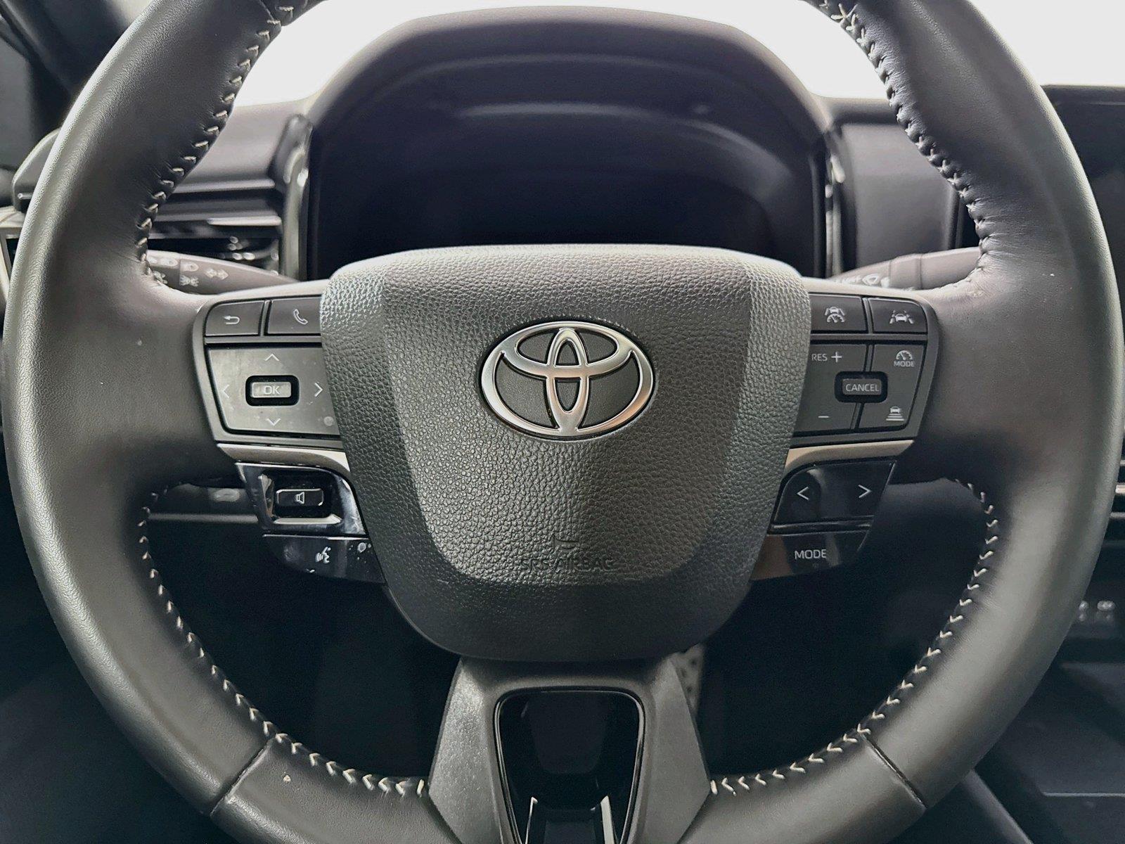 2025 Toyota Camry SE photo 15