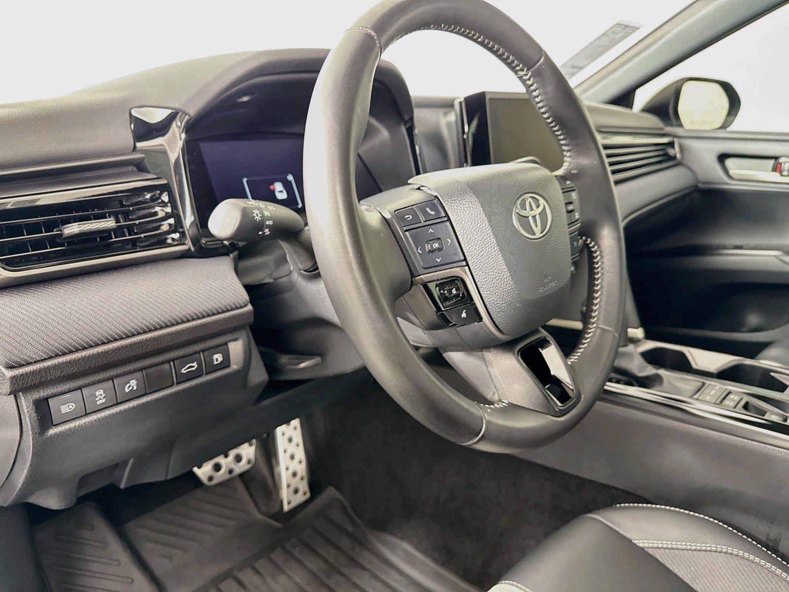 2025 Toyota Camry SE photo 3