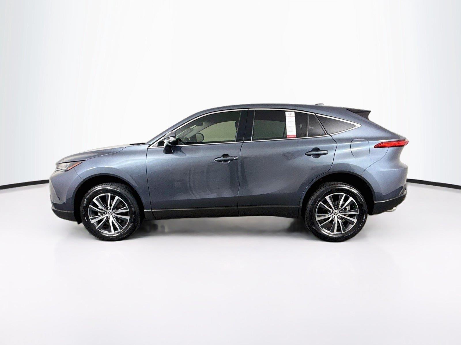 2022 Toyota Venza LE photo 11