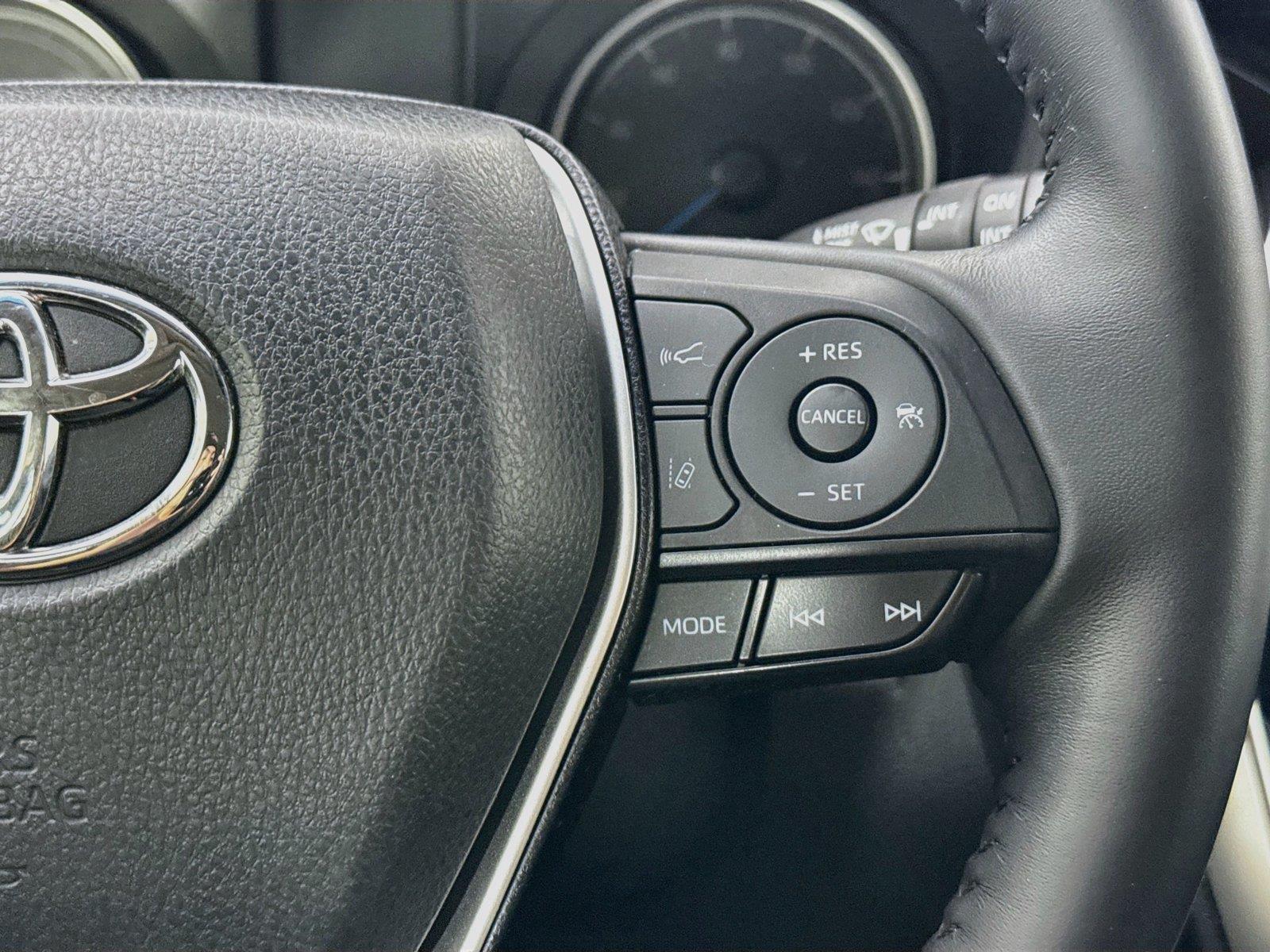 2022 Toyota Venza LE photo 16