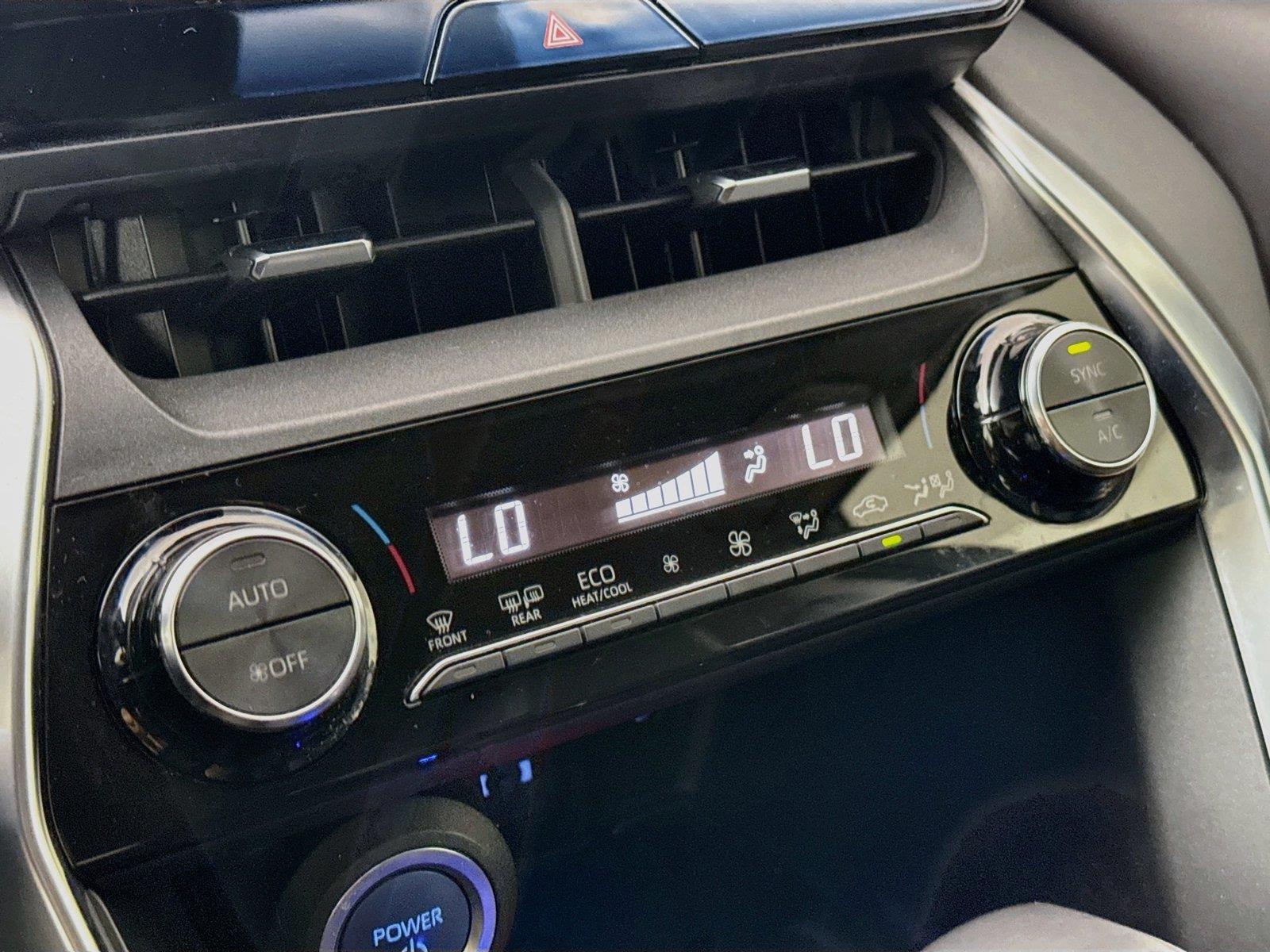 2022 Toyota Venza LE photo 22