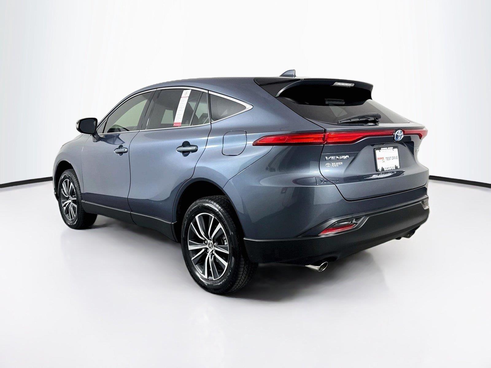 2022 Toyota Venza LE photo 10