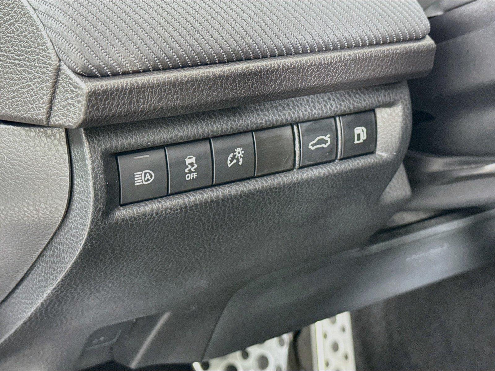 2025 Toyota Camry SE photo 14