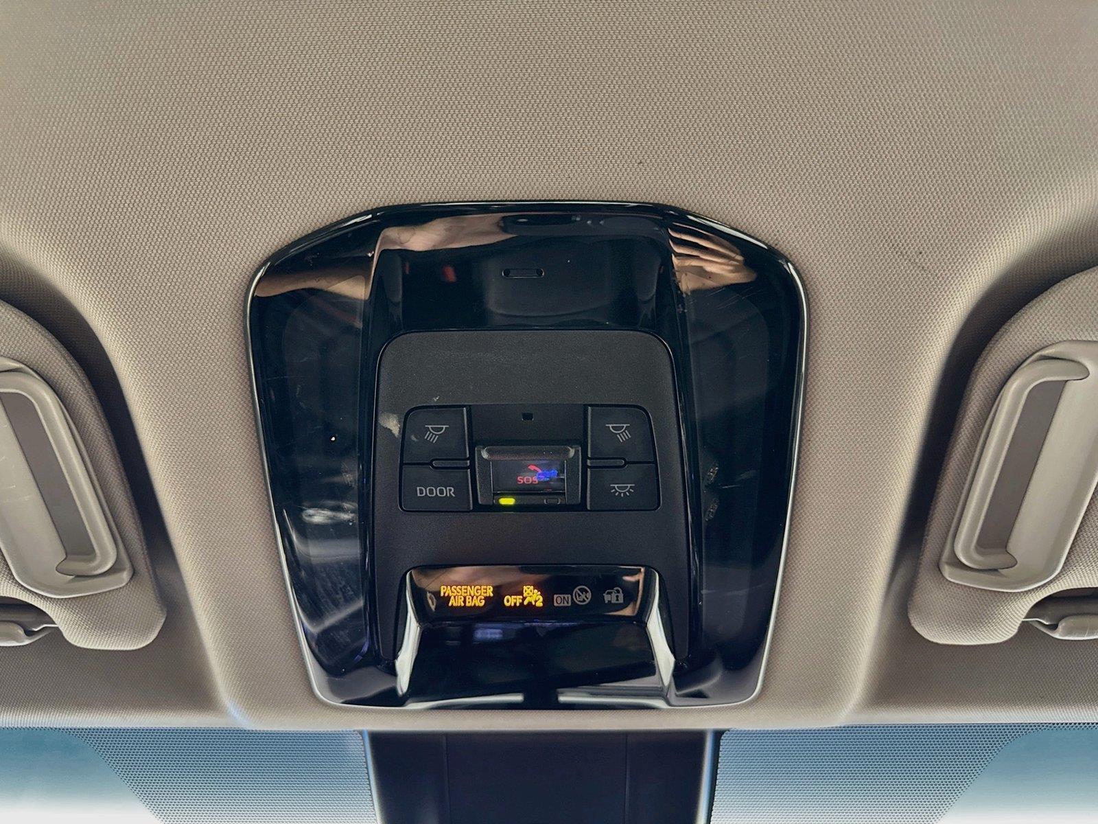 2022 Toyota Venza LE photo 5