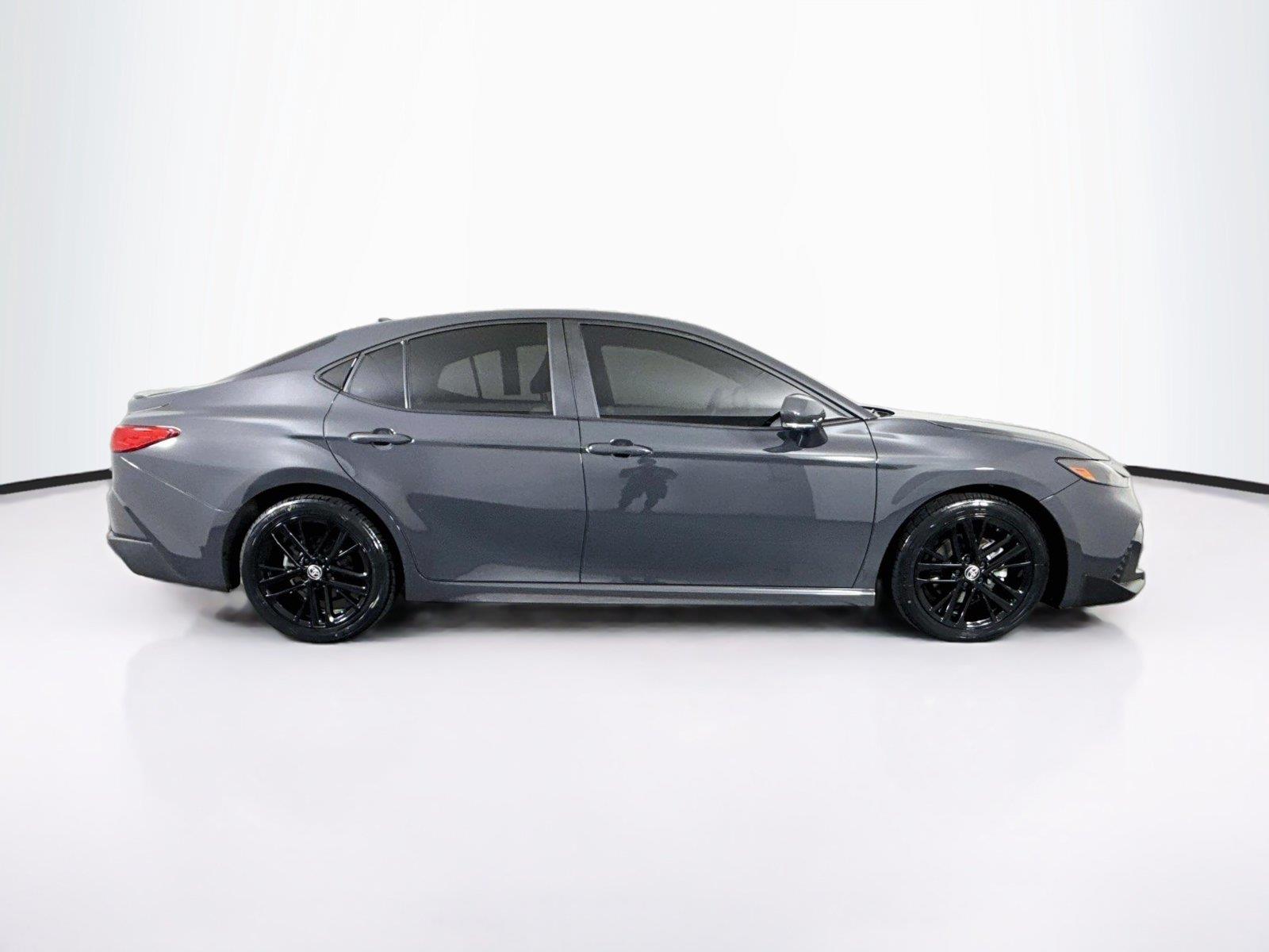 2025 Toyota Camry SE photo 9