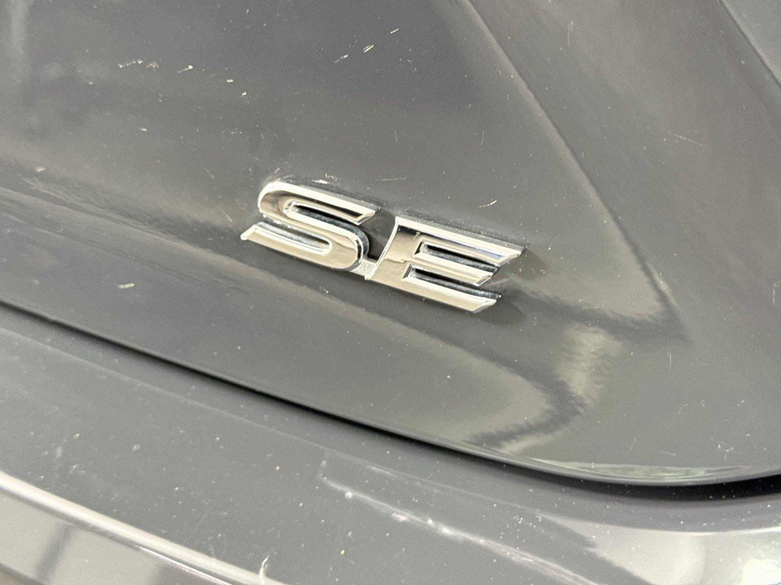 2025 Toyota Camry SE photo 13