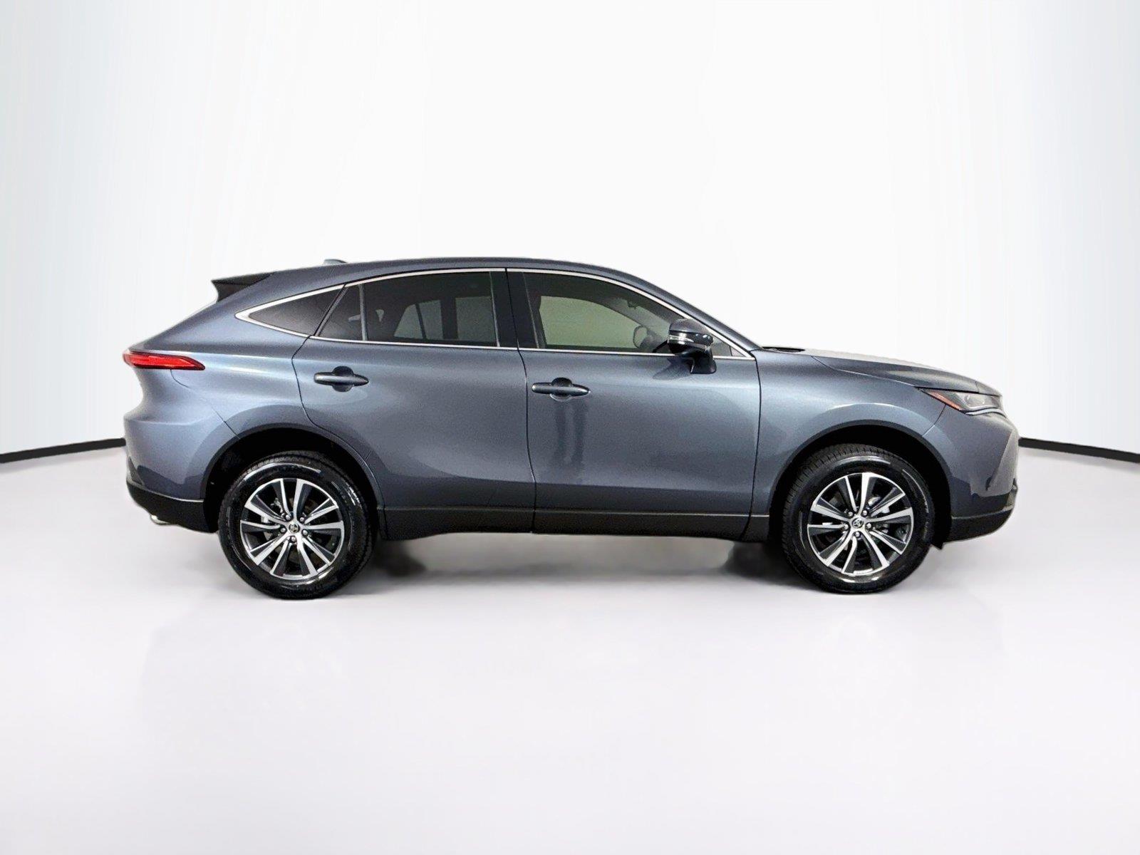 2022 Toyota Venza LE photo 8