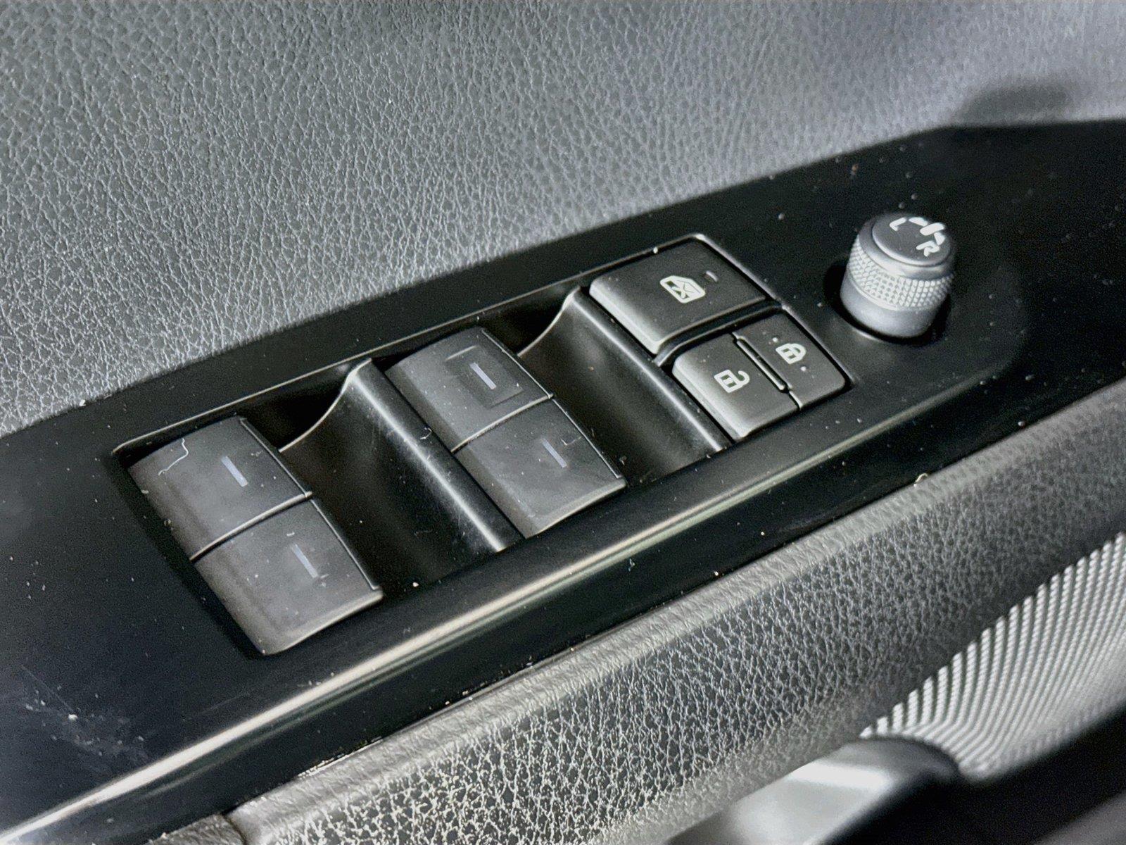 2025 Toyota Camry SE photo 27