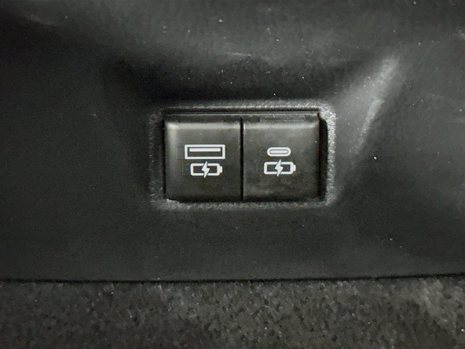 2025 Toyota Camry SE photo 36