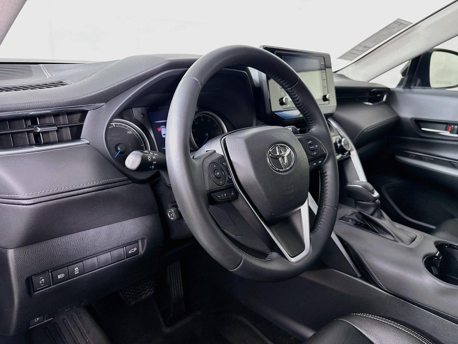 2022 Toyota Venza LE photo 3