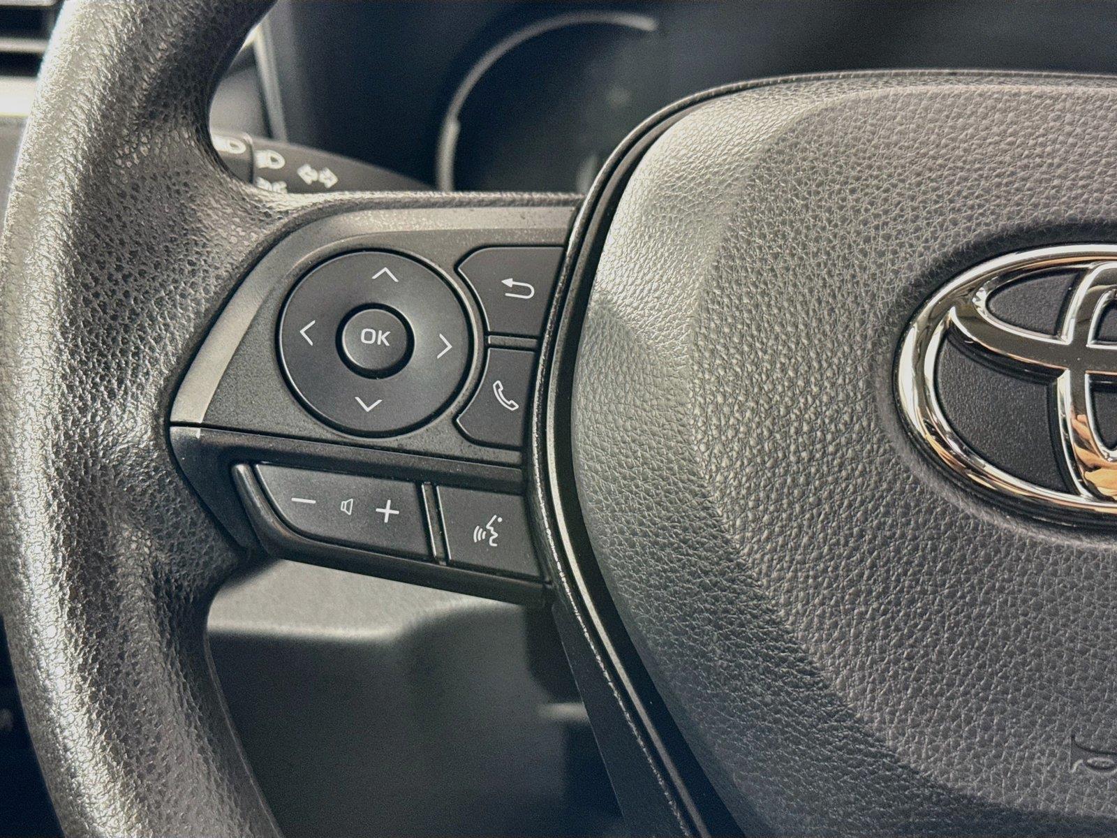 2025 Toyota RAV4 XLE photo 16