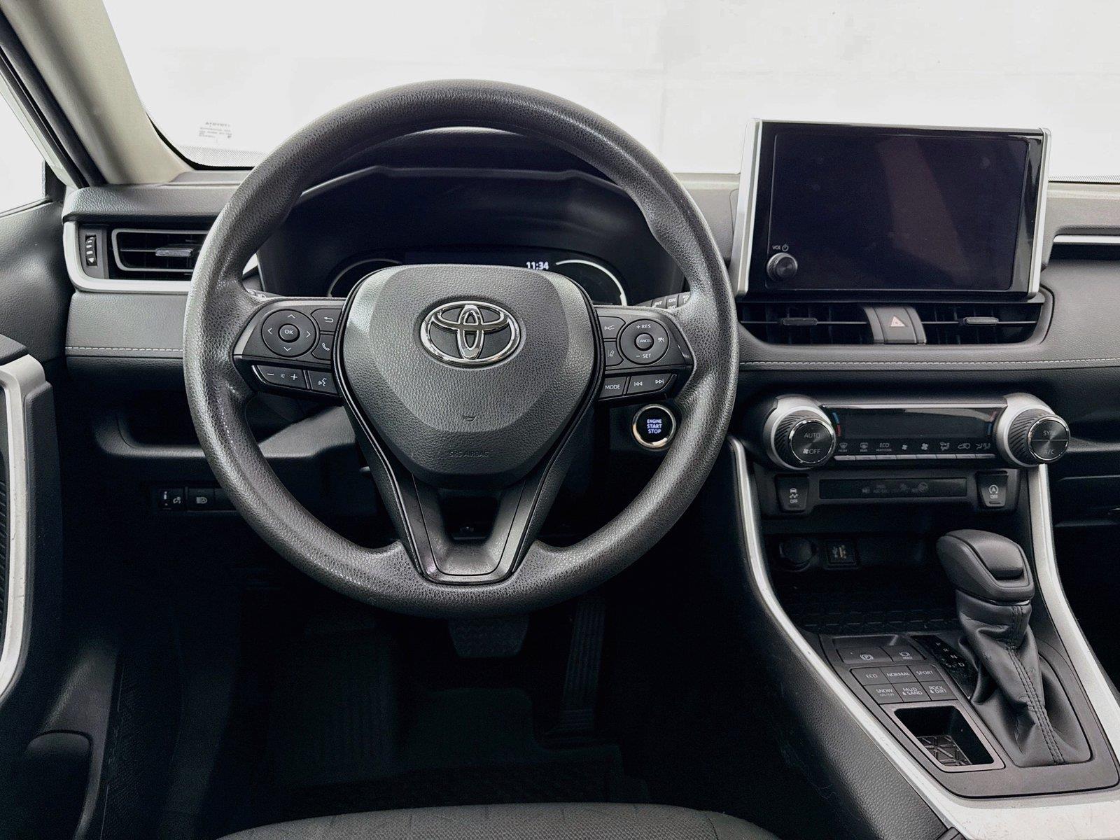 2025 Toyota RAV4 XLE photo 28