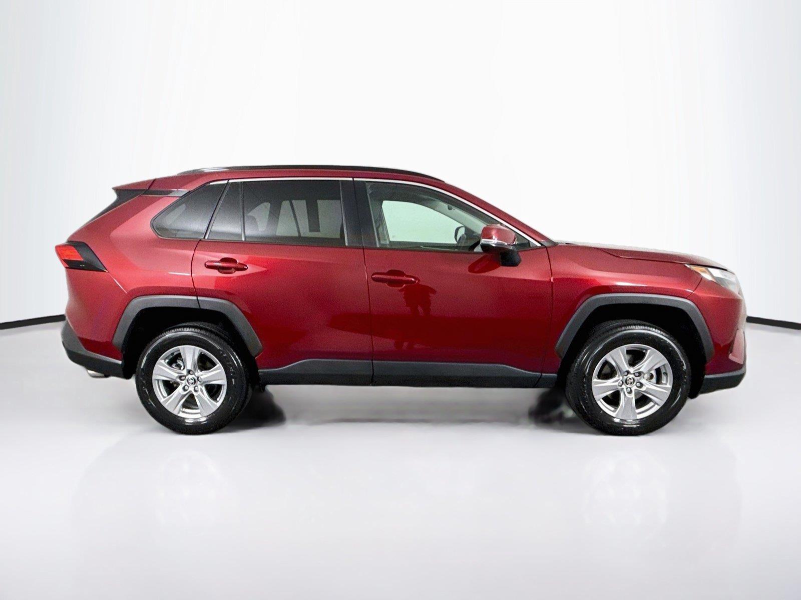 2025 Toyota RAV4 XLE photo 9