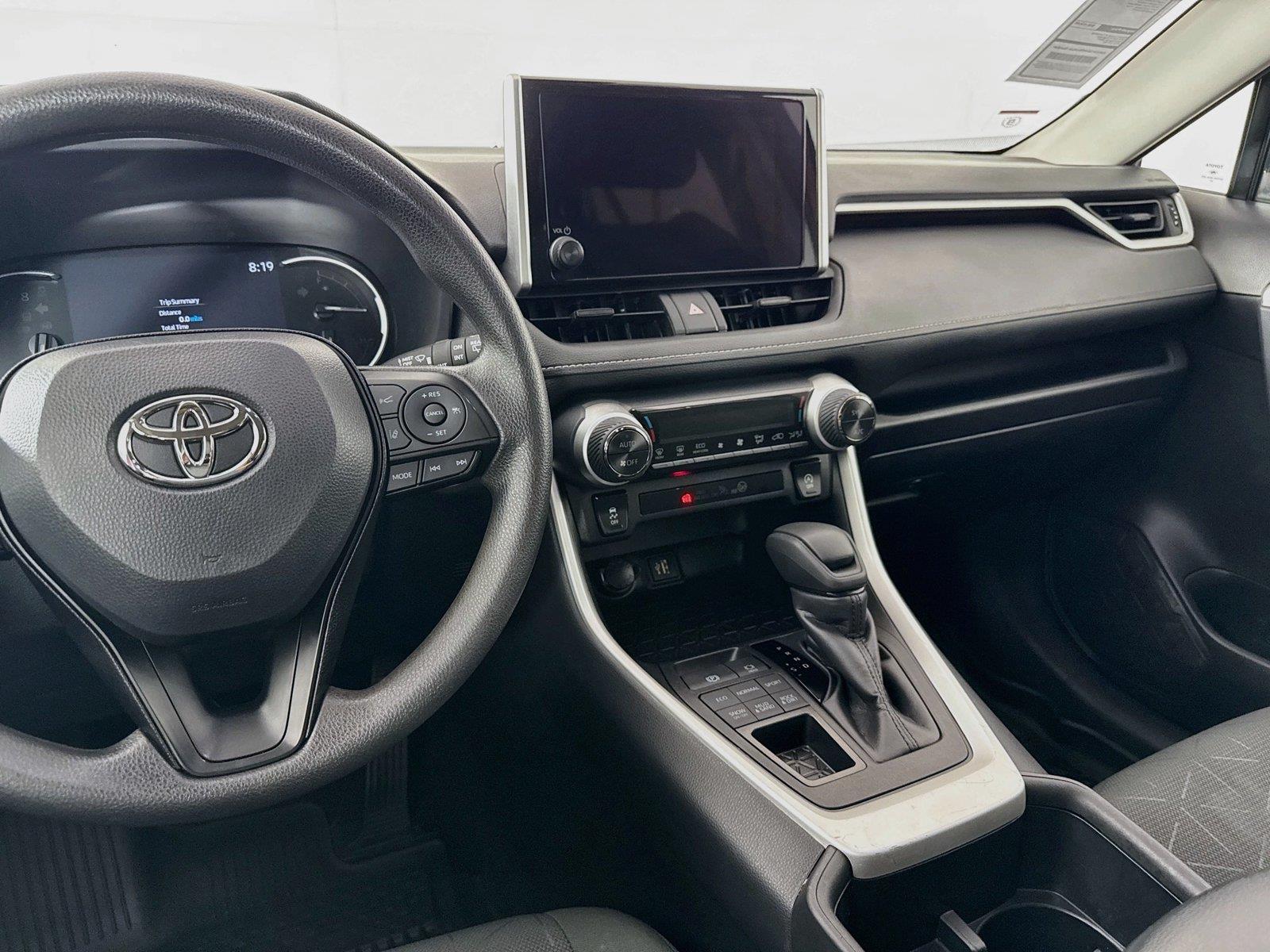2025 Toyota RAV4 XLE photo 29
