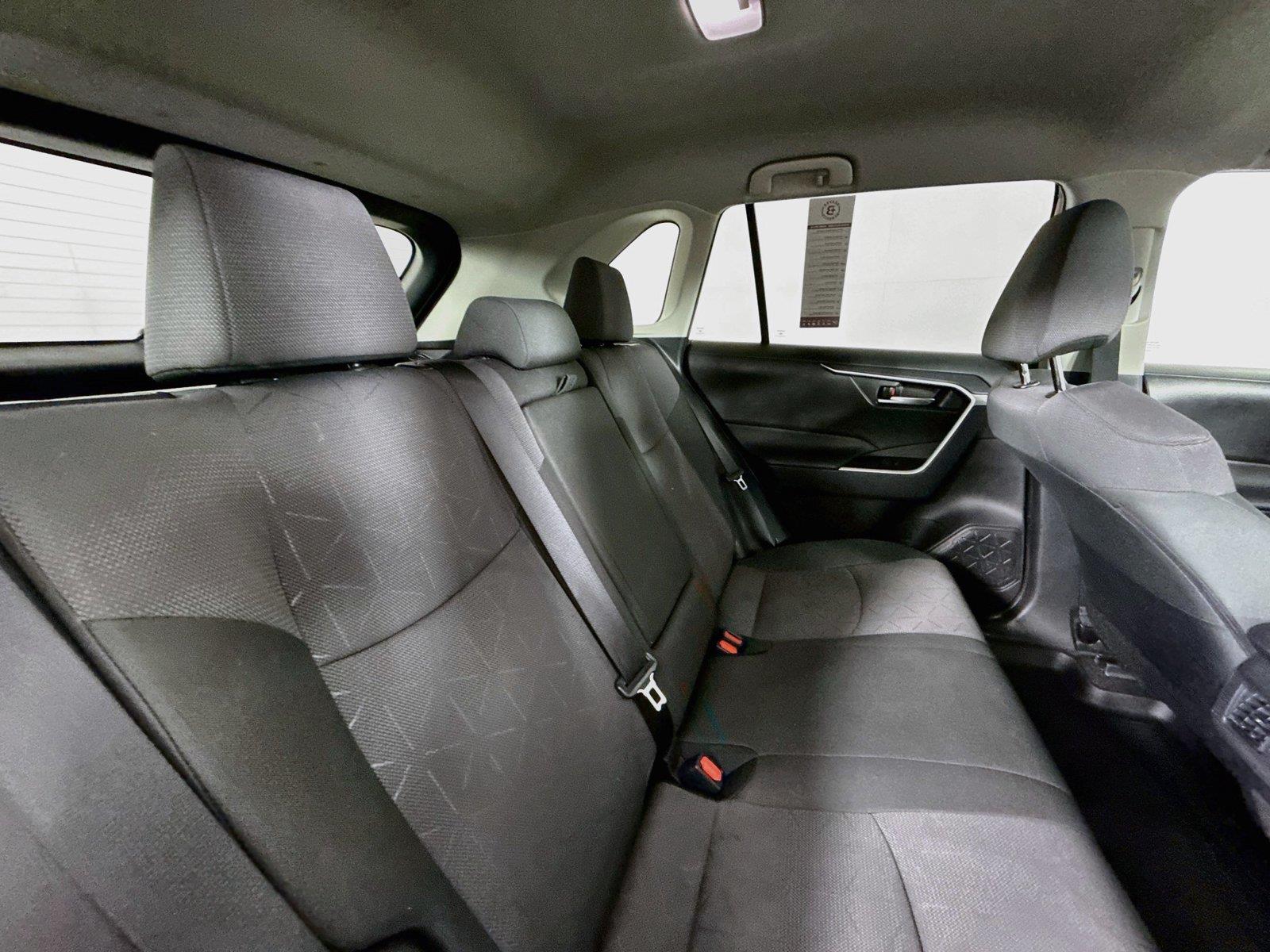 2025 Toyota RAV4 XLE photo 39