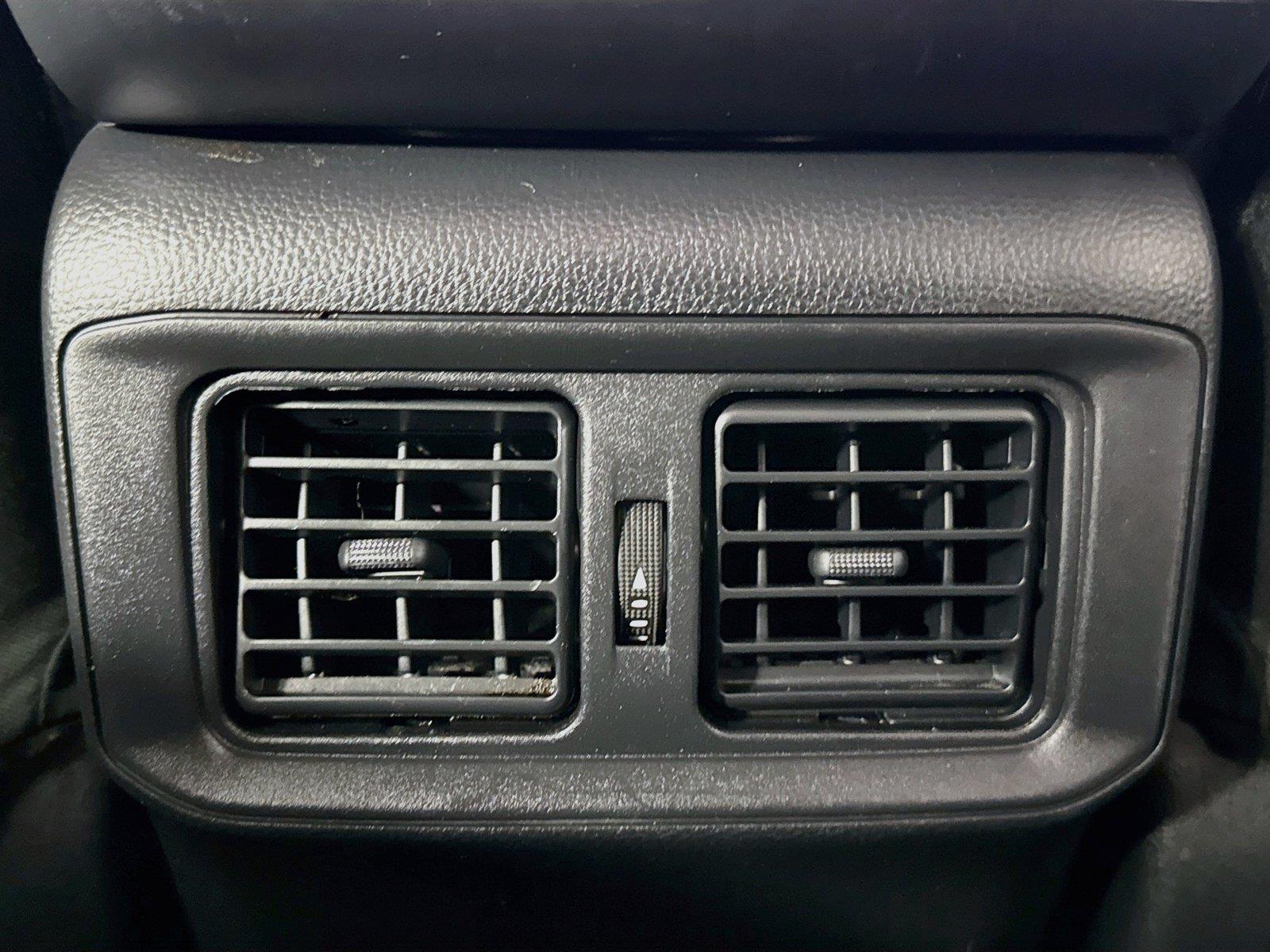 2025 Toyota RAV4 XLE photo 33