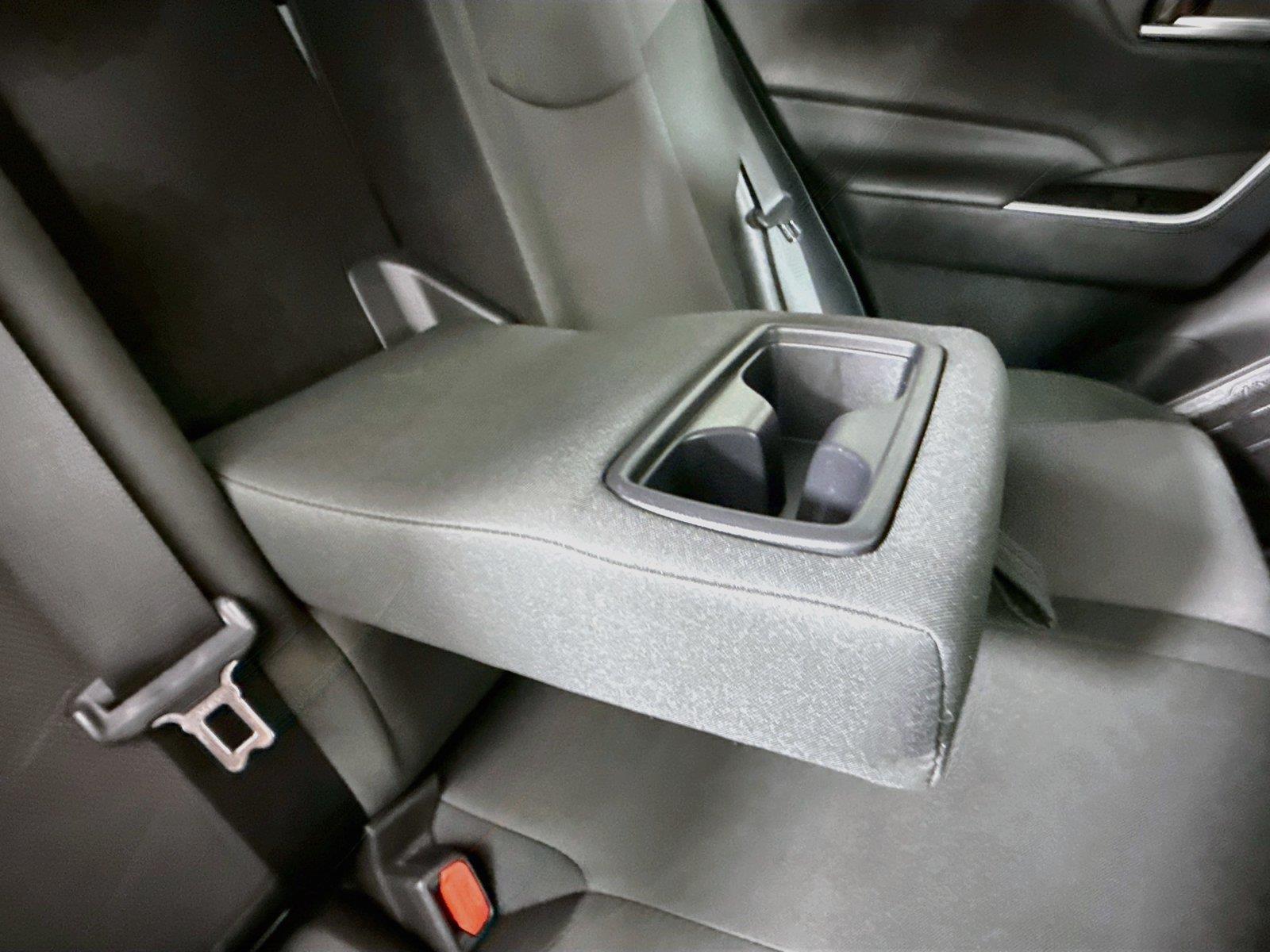 2025 Toyota RAV4 XLE photo 38