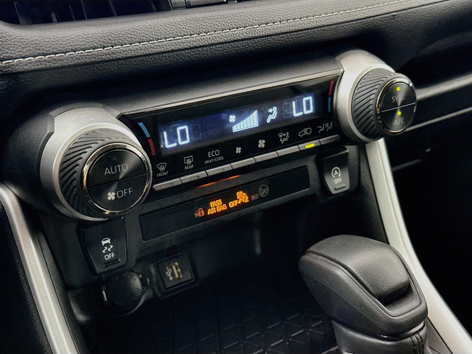 2025 Toyota RAV4 XLE photo 23