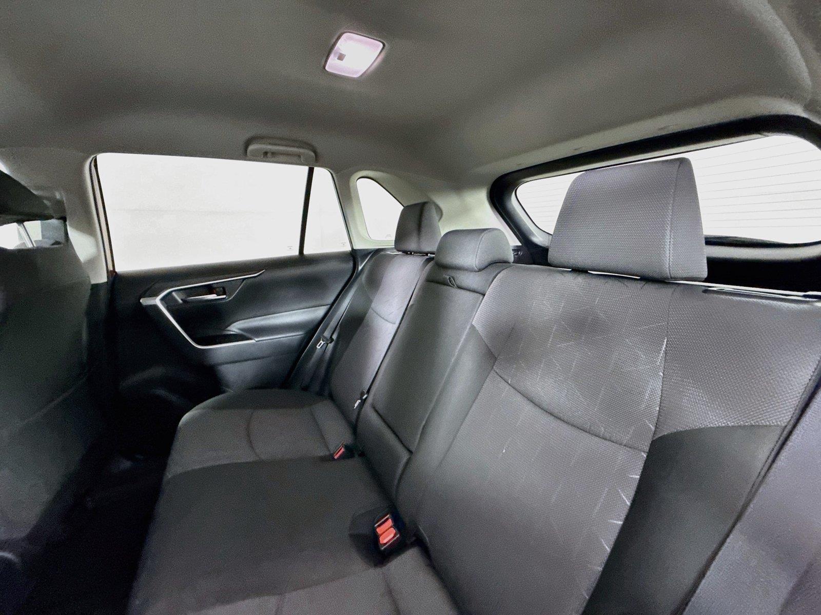 2025 Toyota RAV4 XLE photo 27