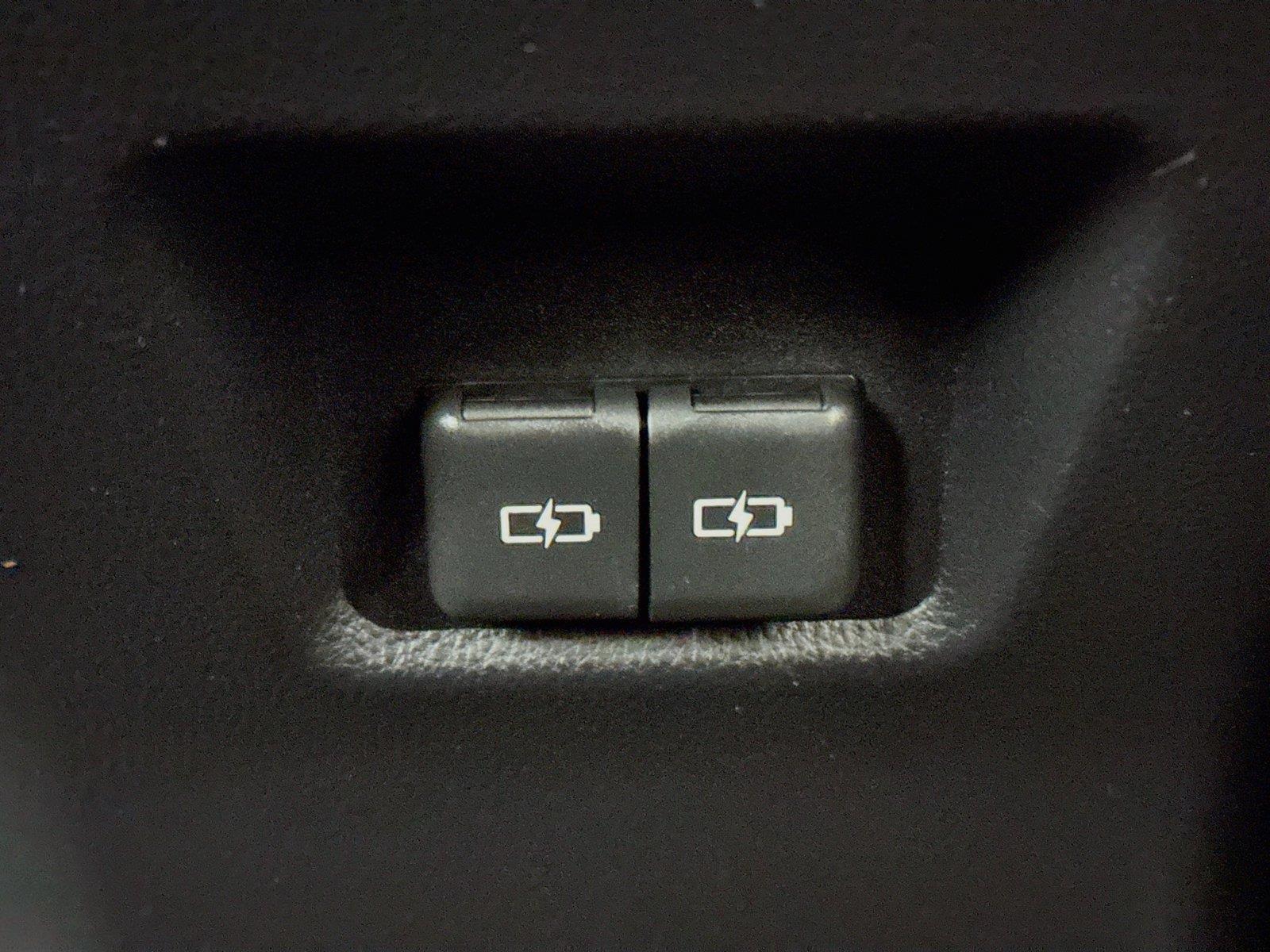 2025 Toyota RAV4 XLE photo 34