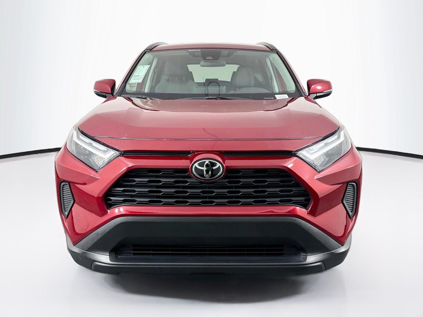 2025 Toyota RAV4 XLE photo 7