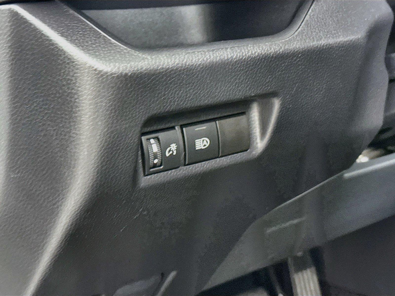 2025 Toyota RAV4 XLE photo 14