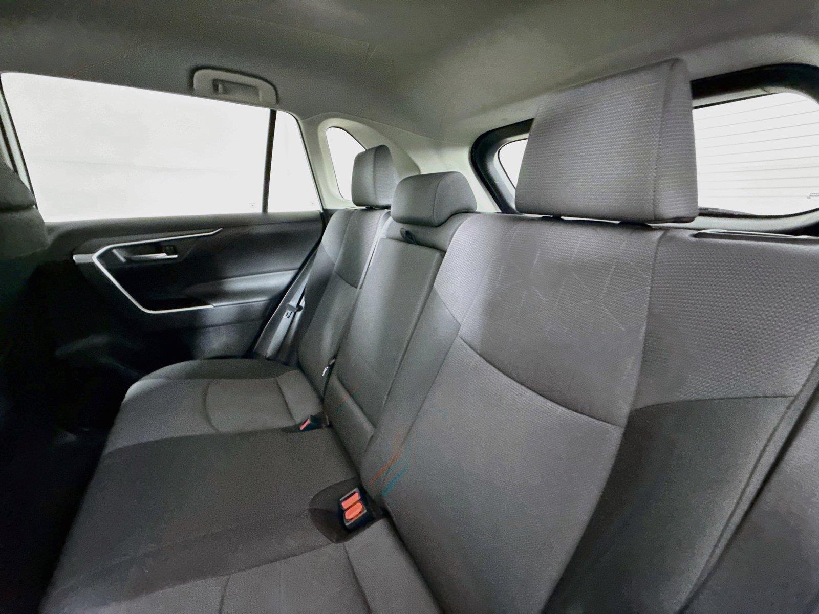 2025 Toyota RAV4 XLE photo 27