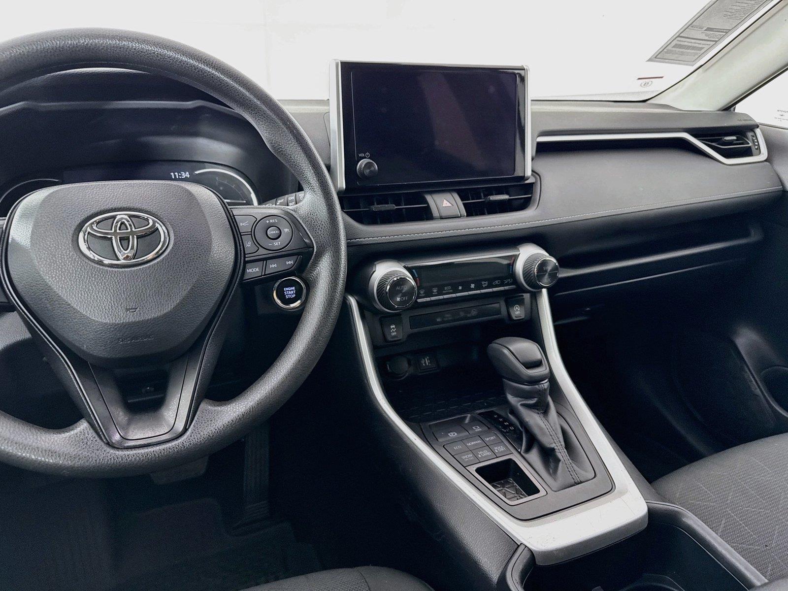 2025 Toyota RAV4 XLE photo 29