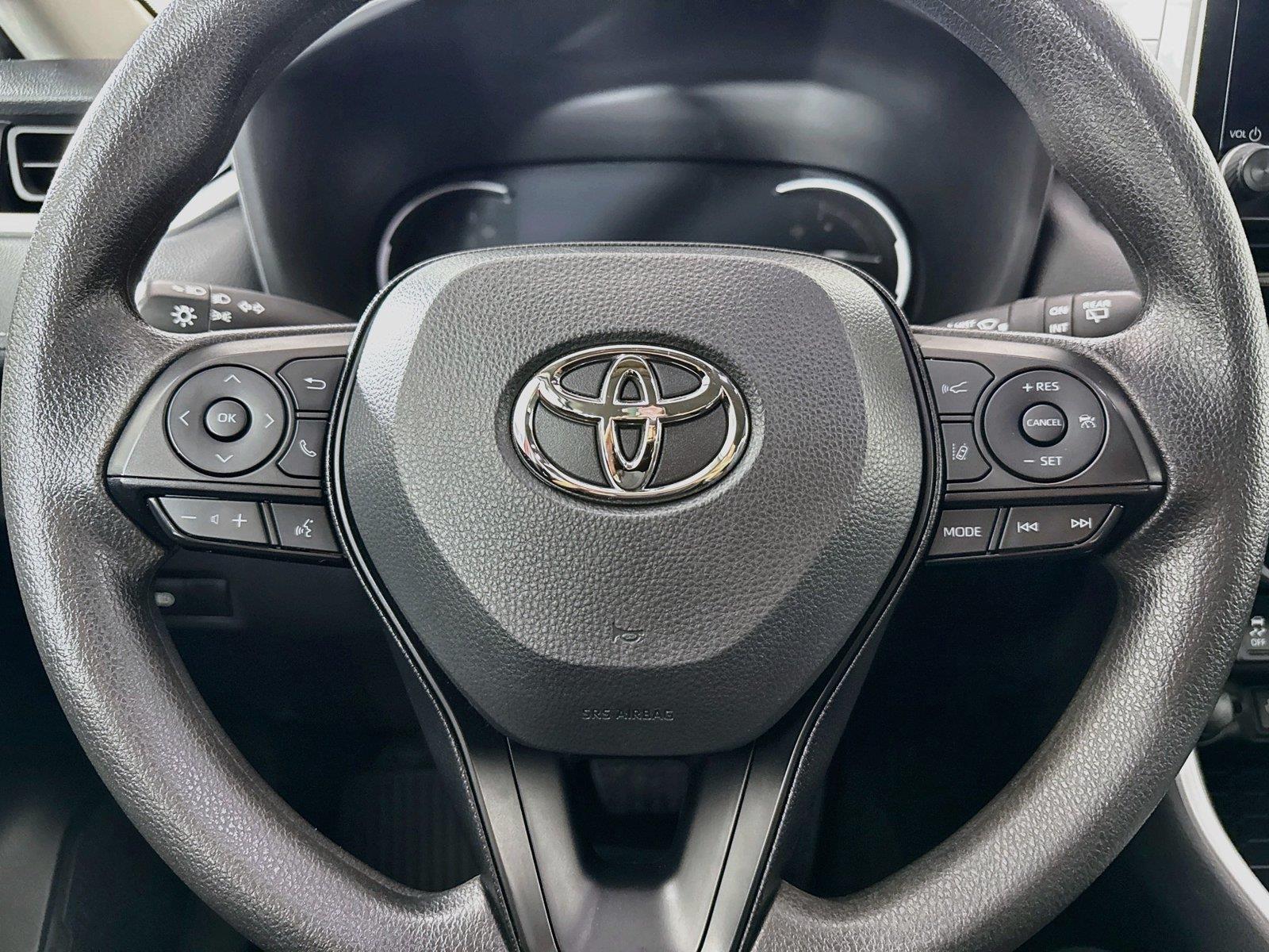 2025 Toyota RAV4 XLE photo 15
